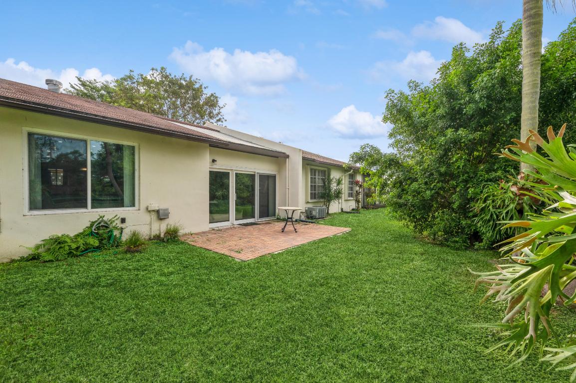 15888 Laurel Oak Circle