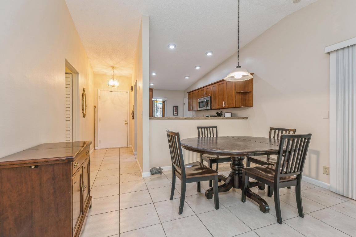 15888 Laurel Oak Circle