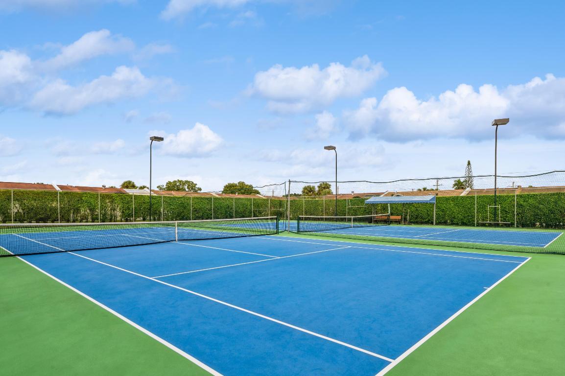 15888 Laurel Oak Circle