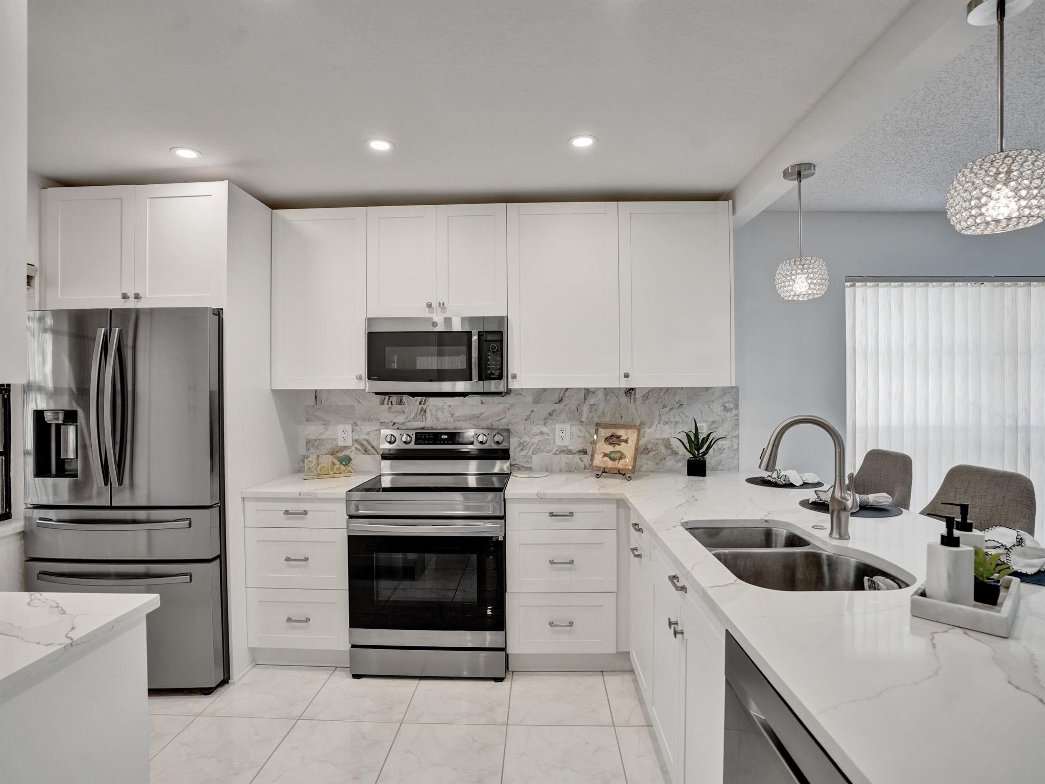 9266 Vista Del Lago B B