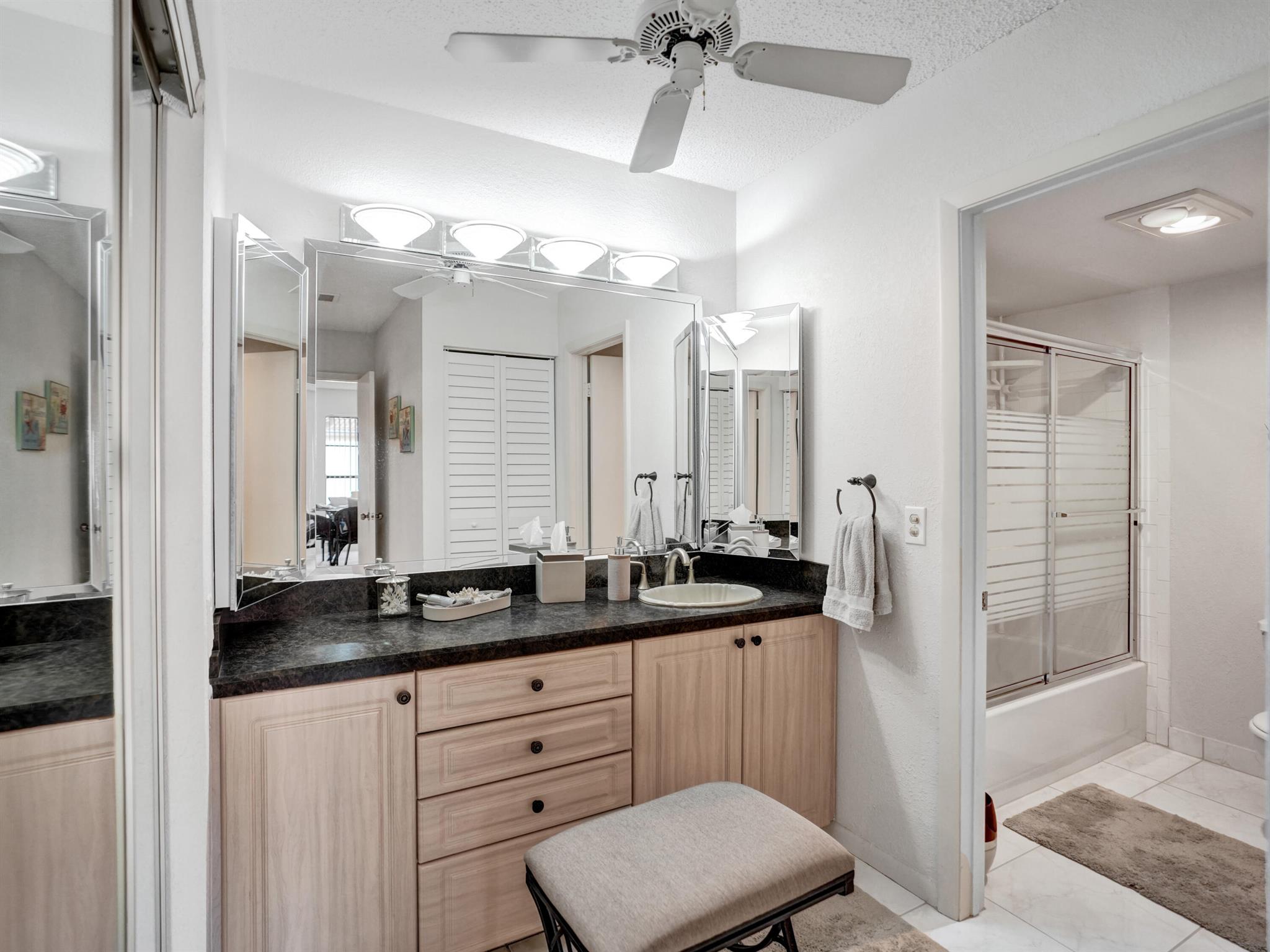 9266 Vista Del Lago B B