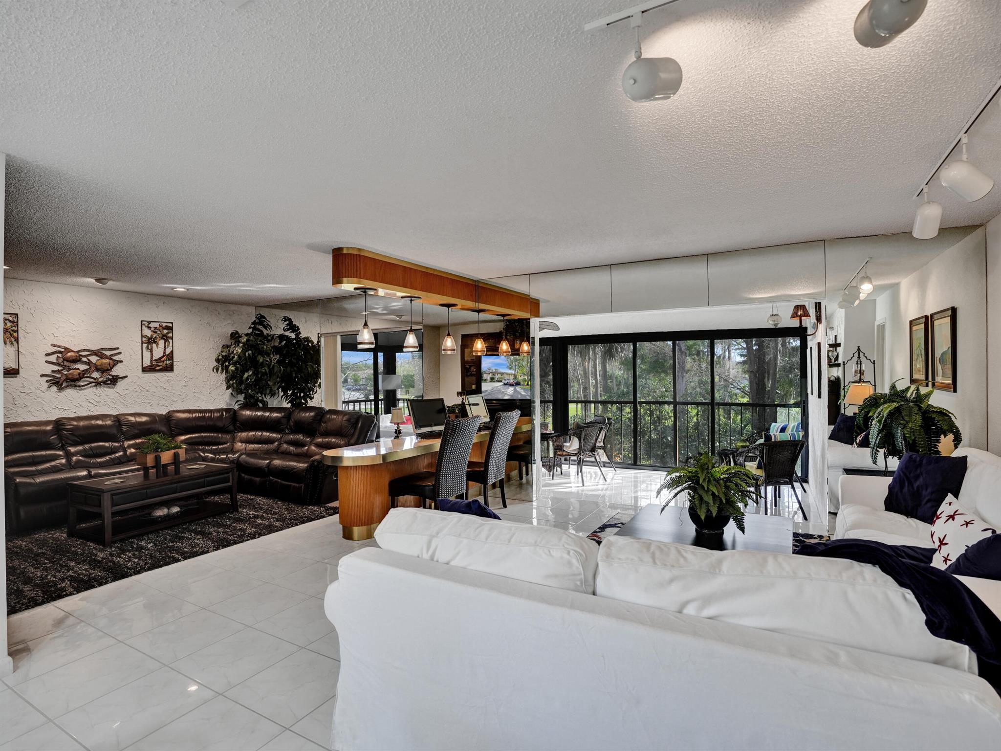 9266 Vista Del Lago B B