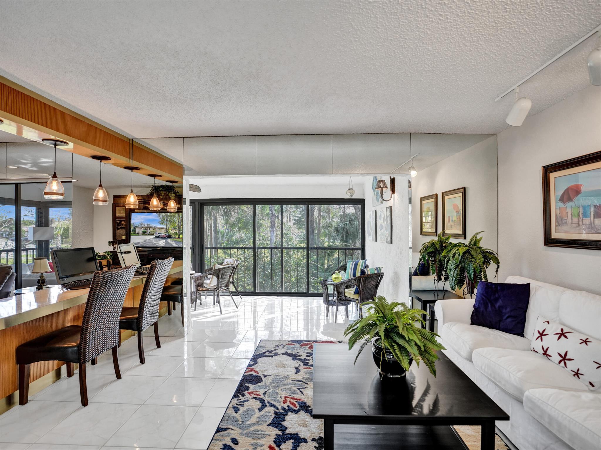 9266 Vista Del Lago B B