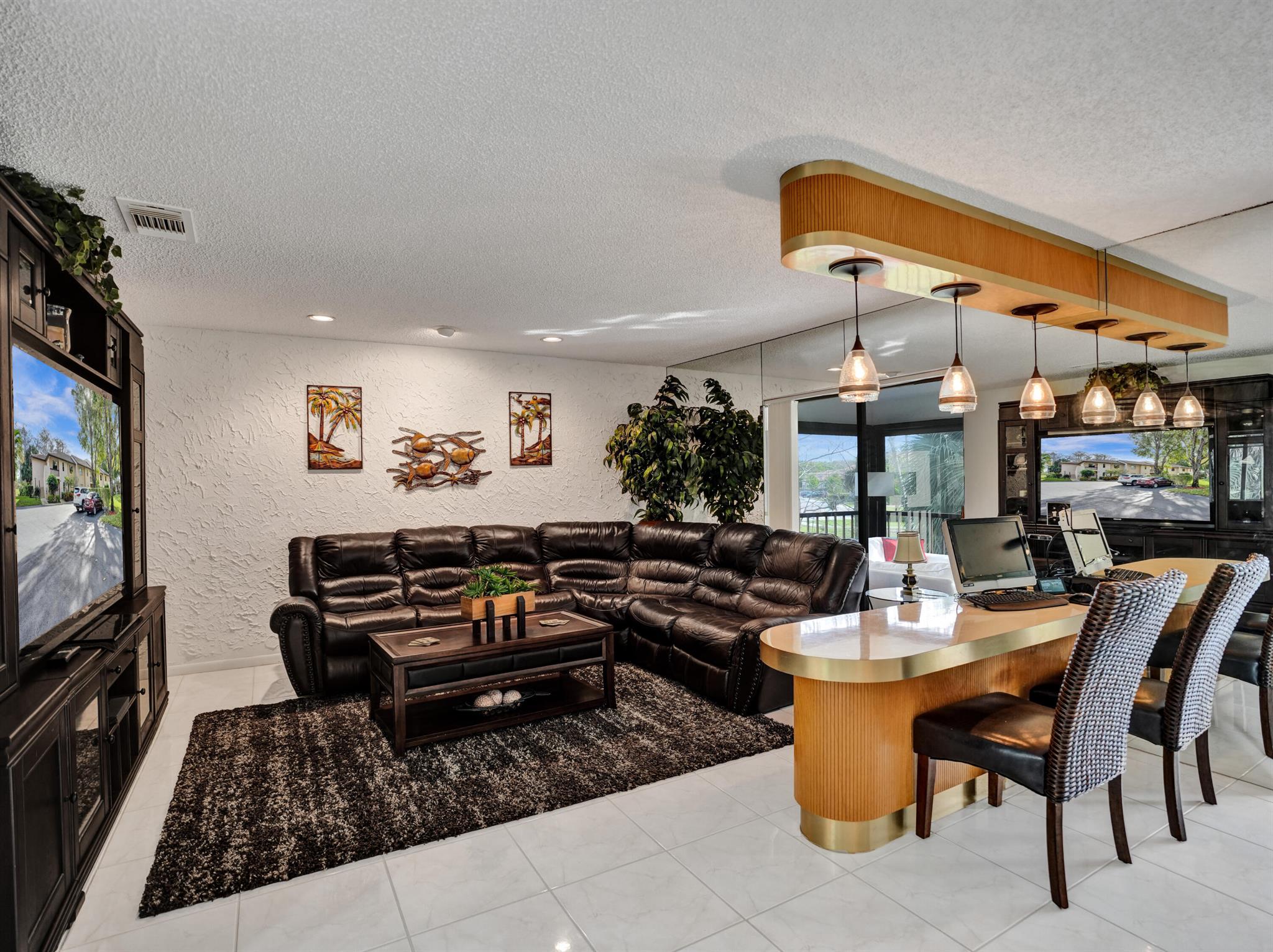 9266 Vista Del Lago B B