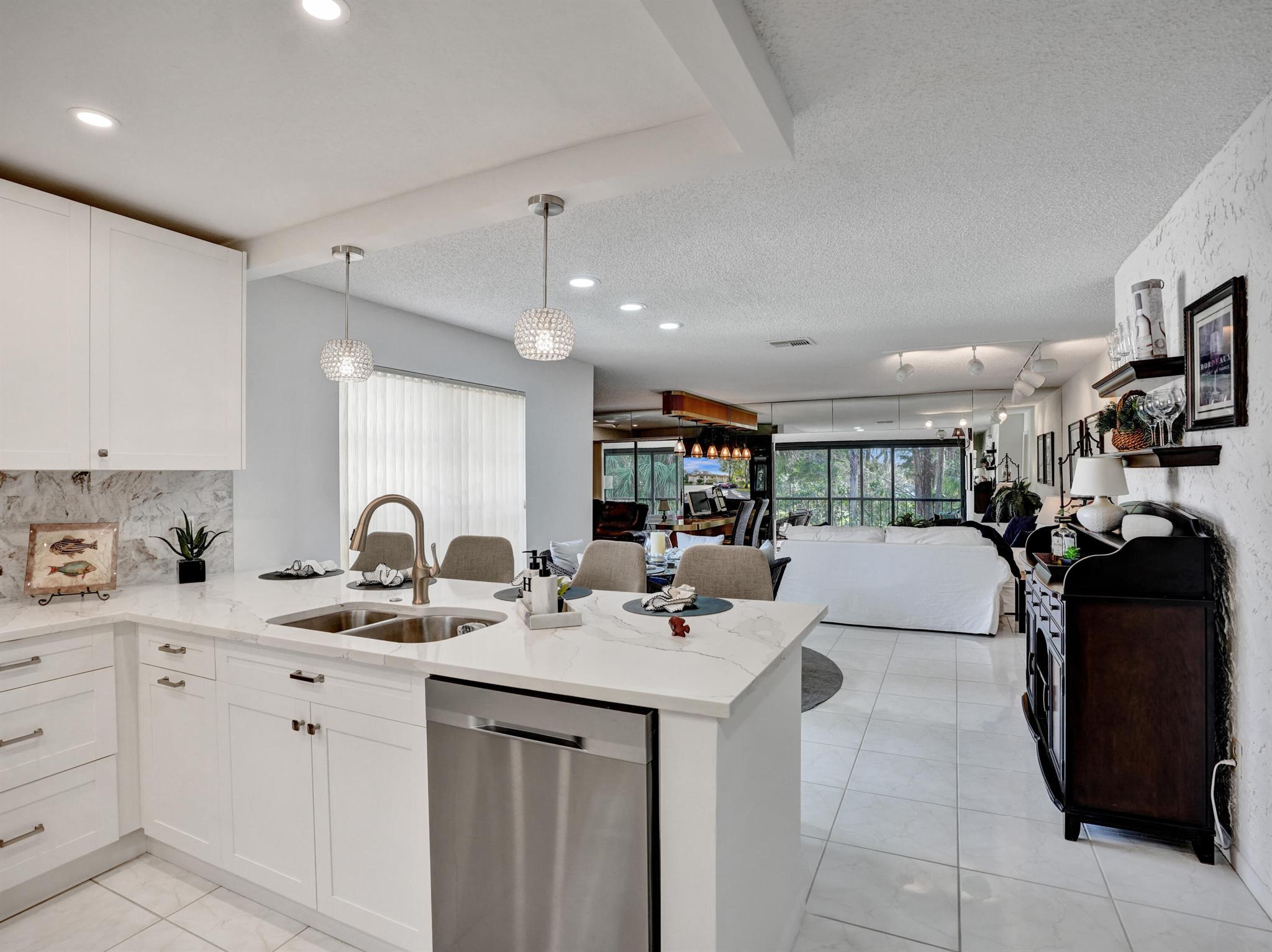 9266 Vista Del Lago B B