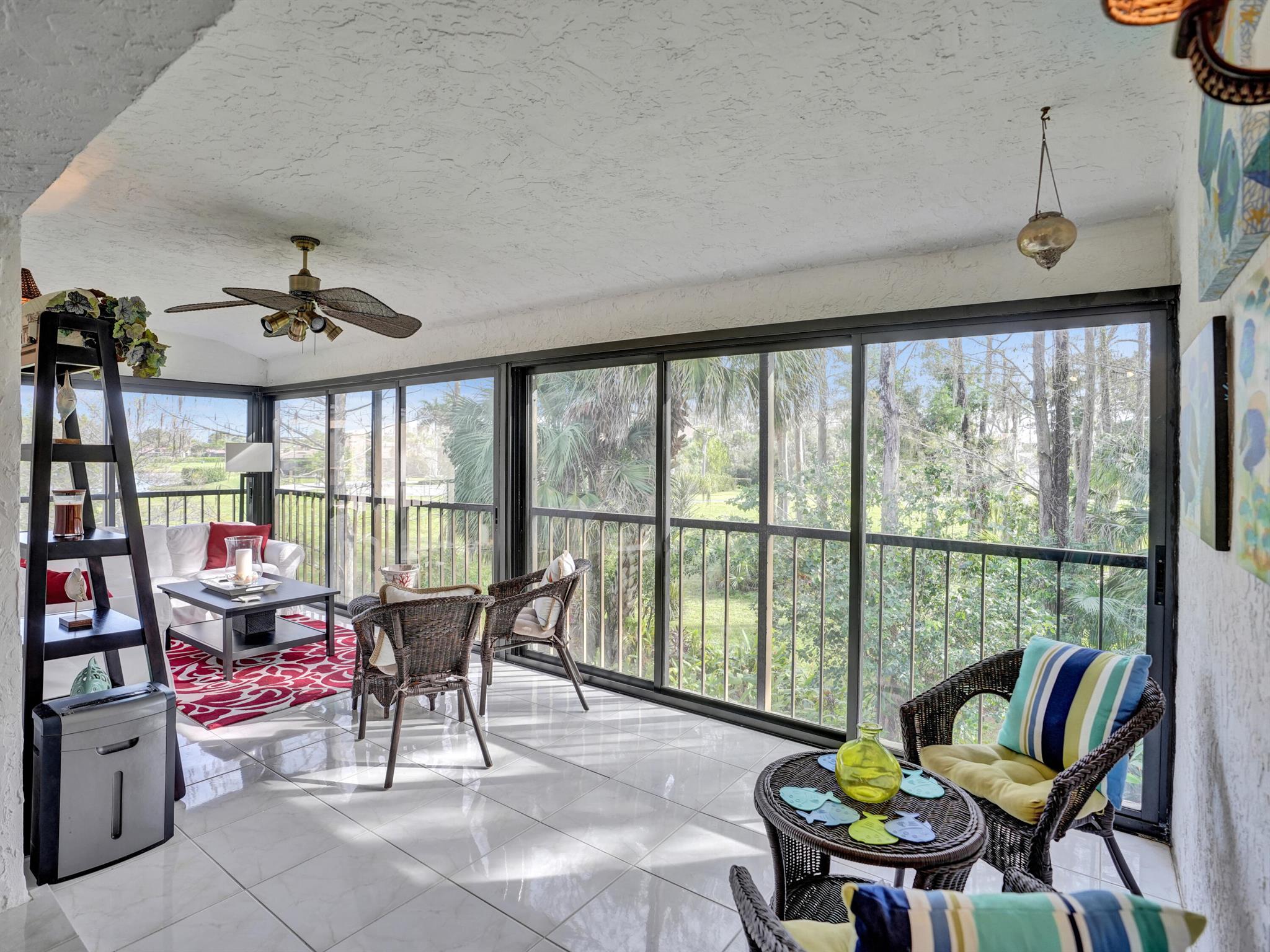 9266 Vista Del Lago B B