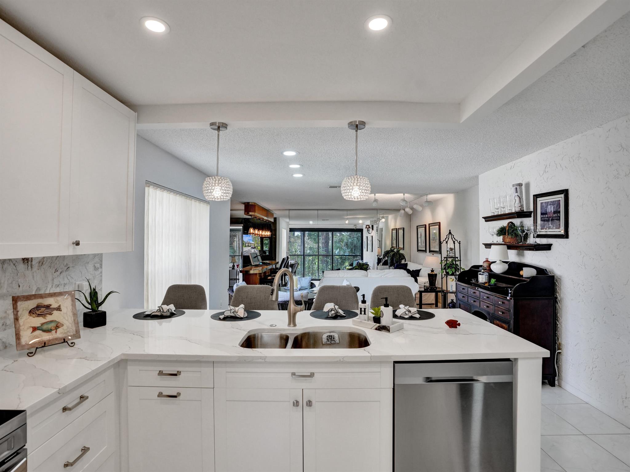 9266 Vista Del Lago B B