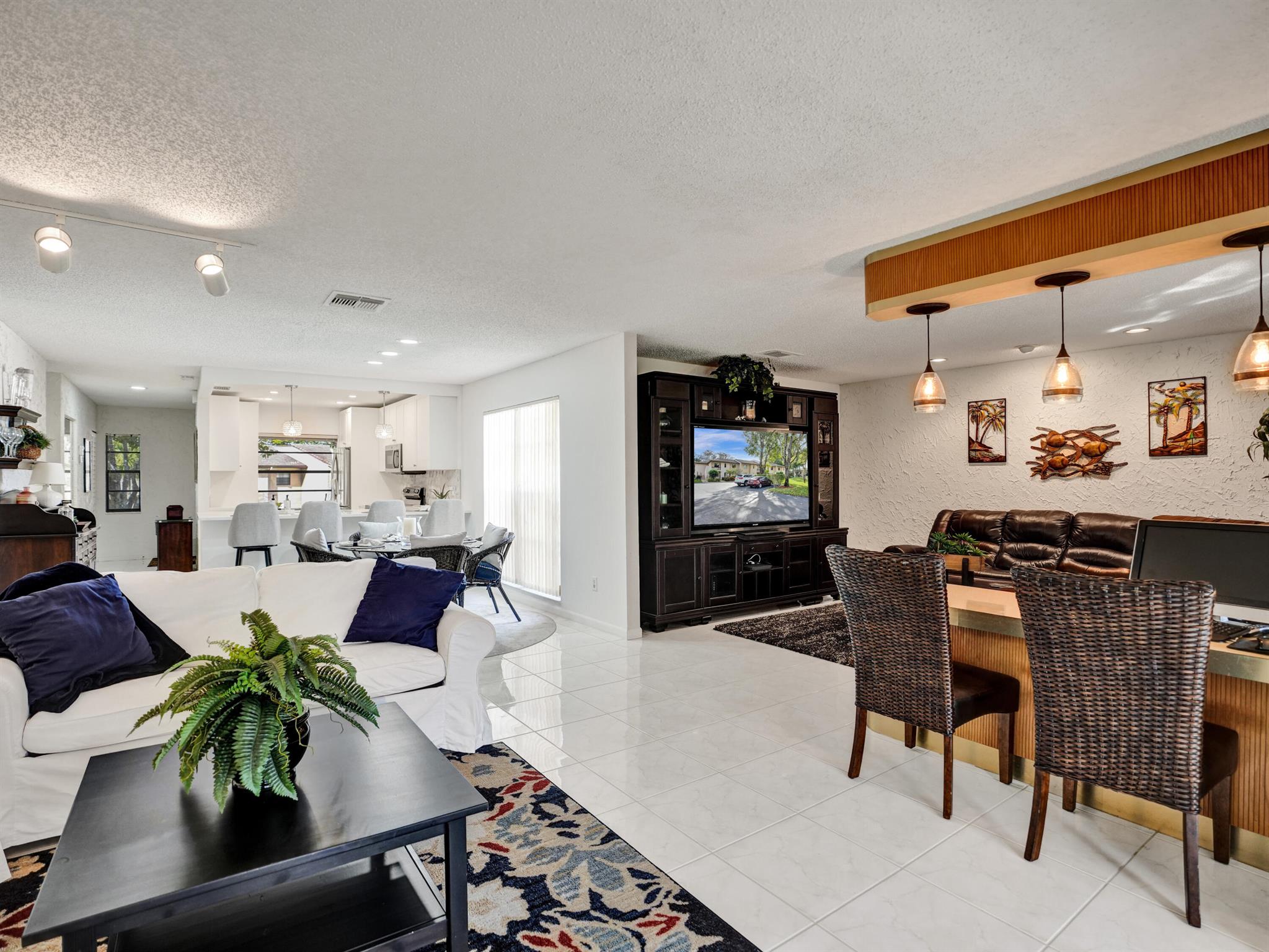 9266 Vista Del Lago B B