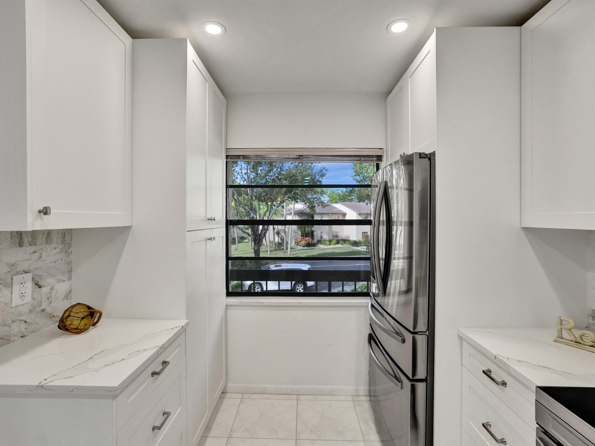 9266 Vista Del Lago B B