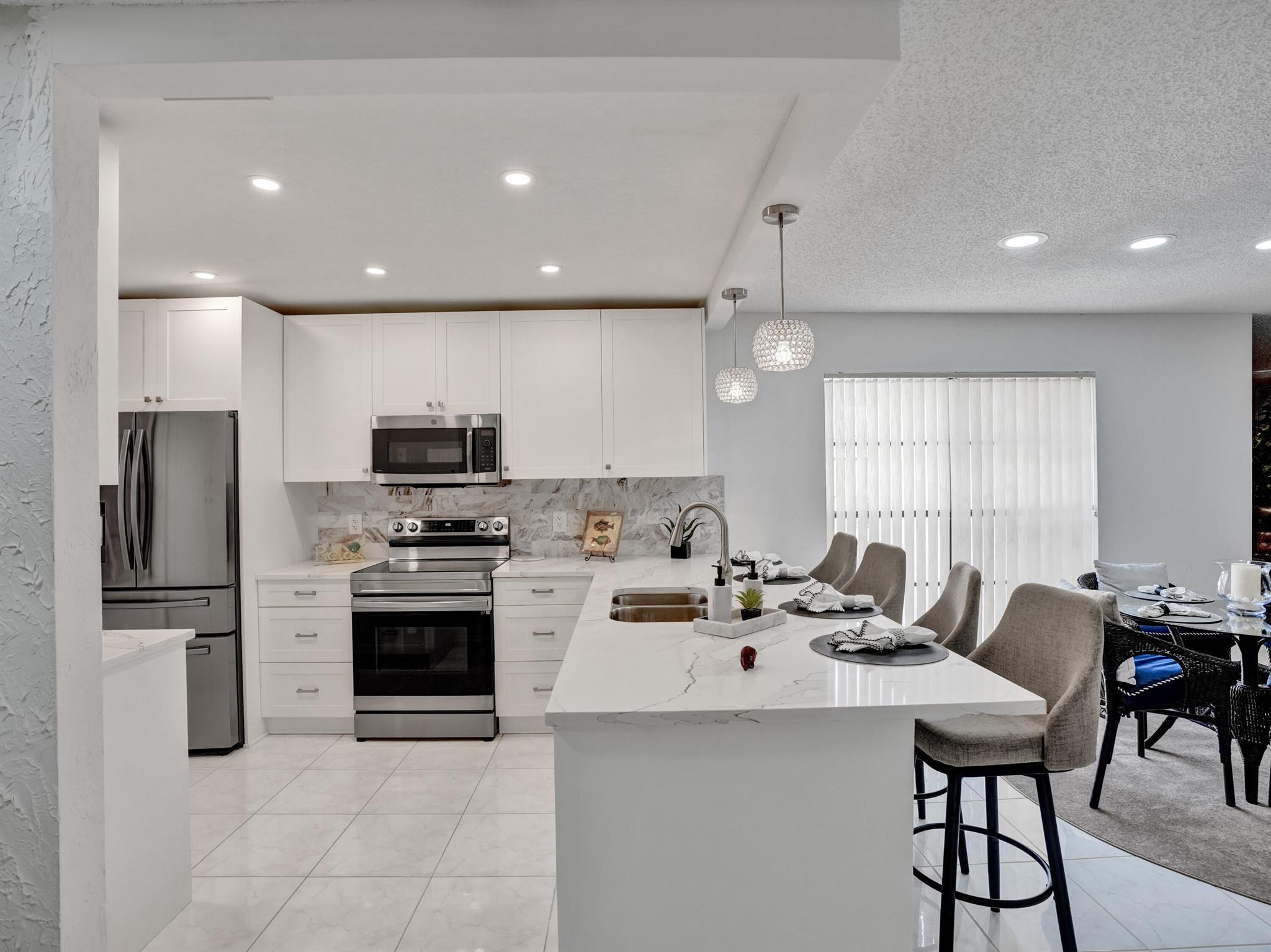 9266 Vista Del Lago B B