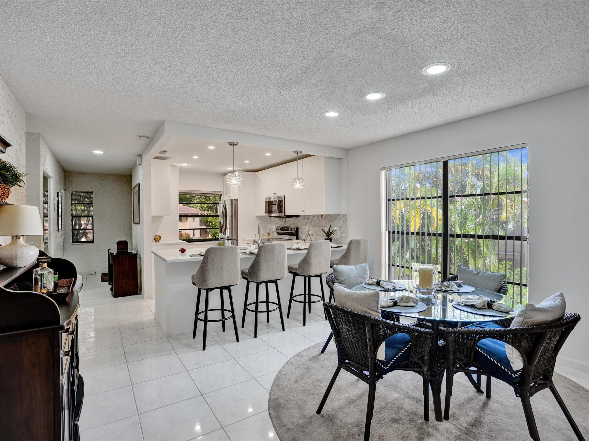 9266 Vista Del Lago B B