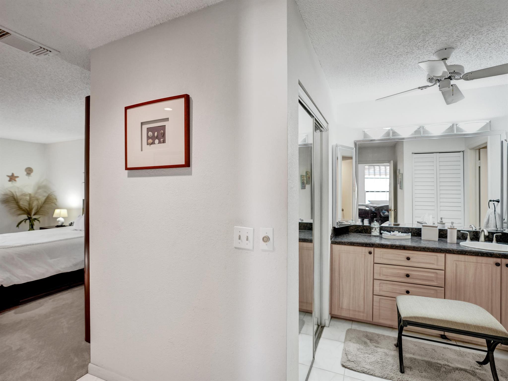 9266 Vista Del Lago B B