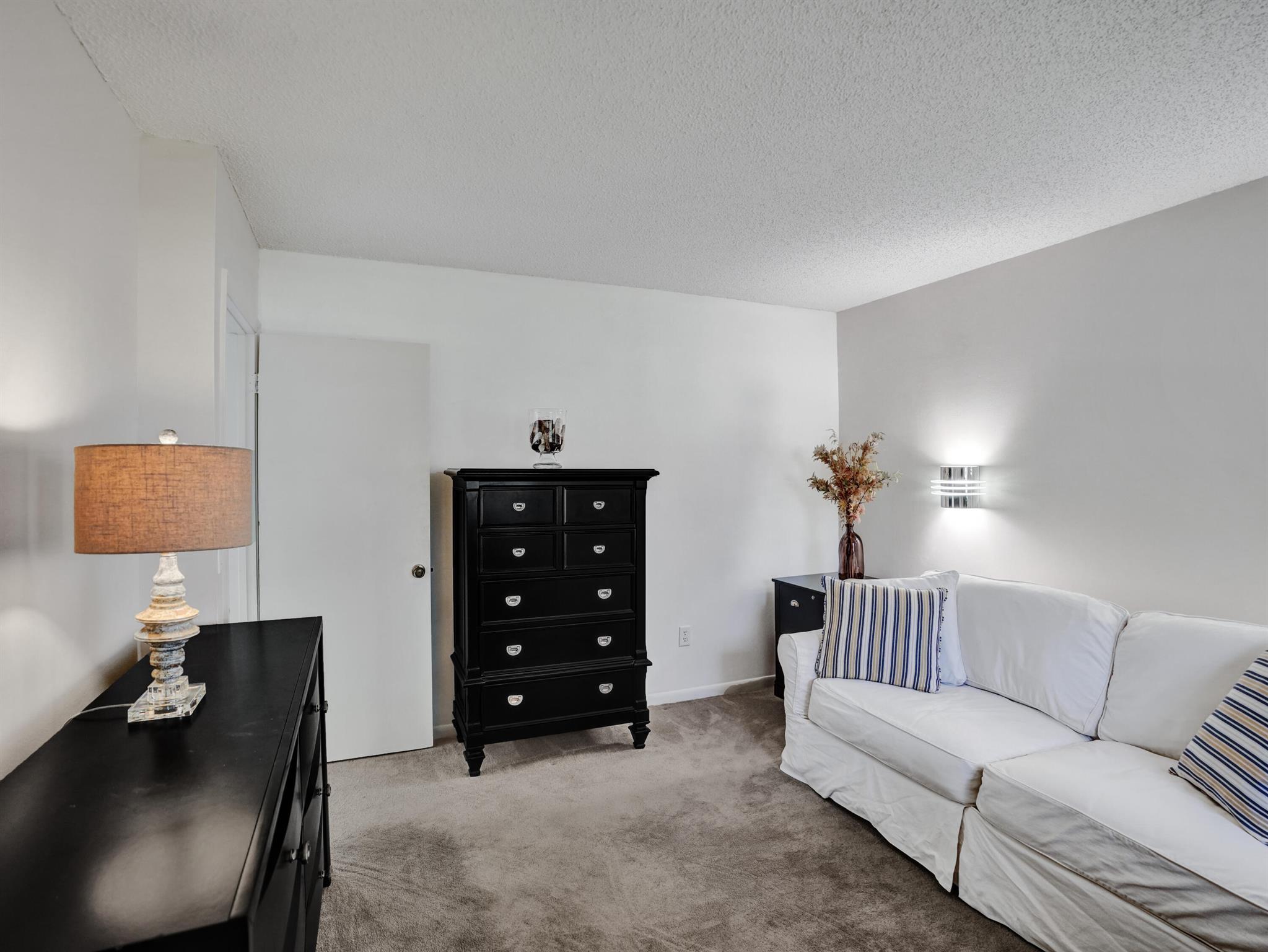 9266 Vista Del Lago B B