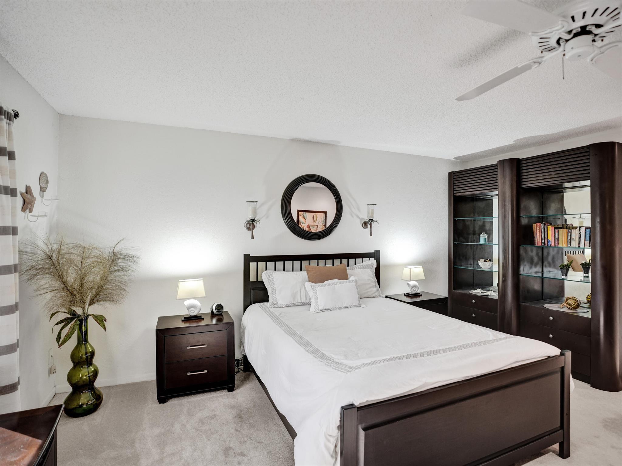 9266 Vista Del Lago B B