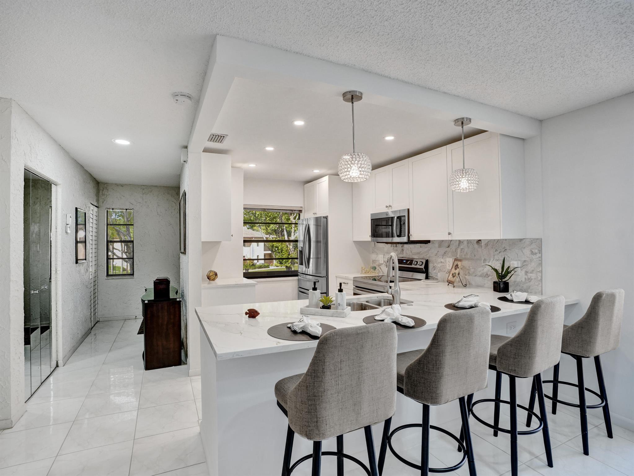 9266 Vista Del Lago B B