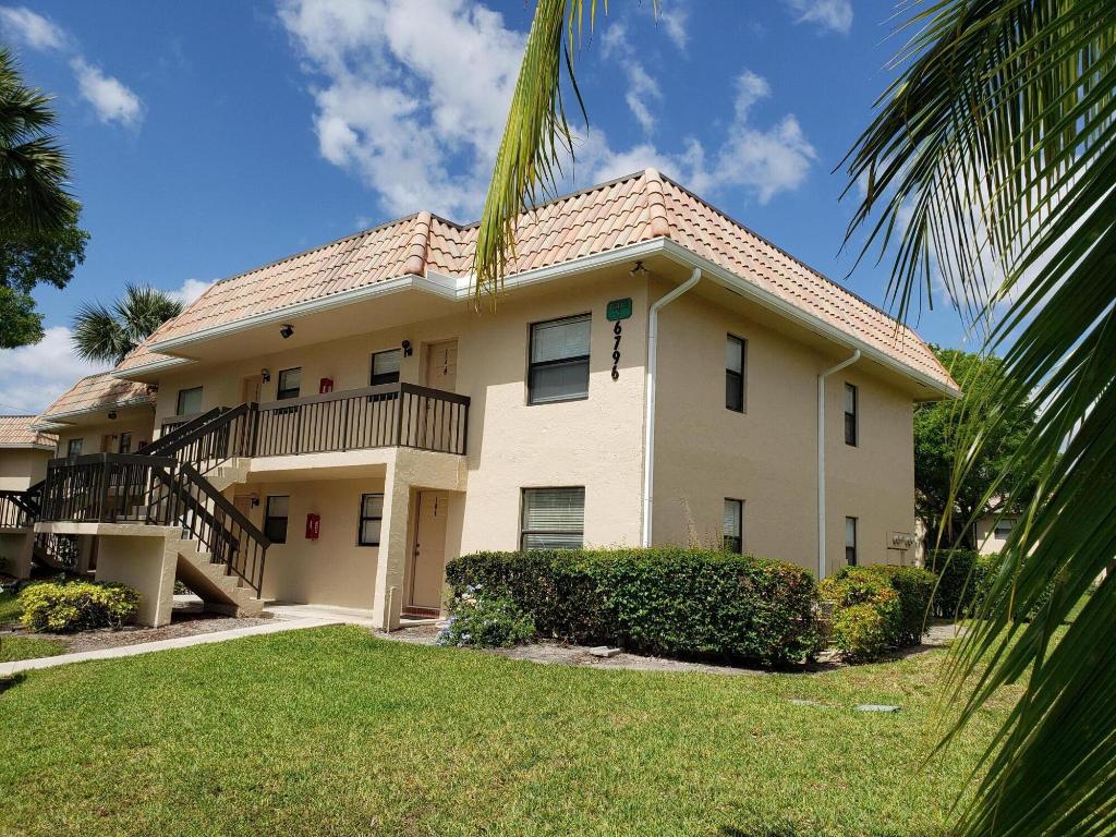 6796 Palmetto Circle S 203