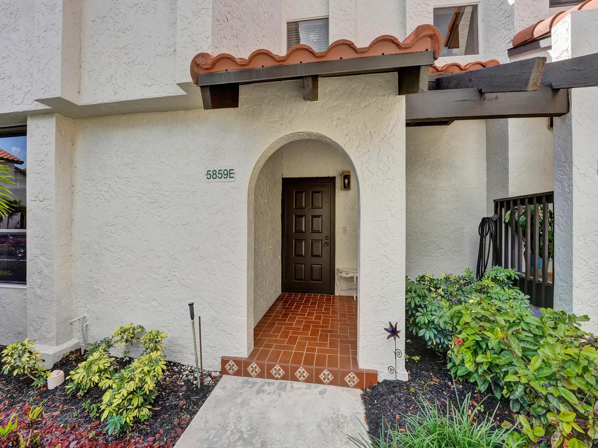 5859 Fox Hollow Drive E