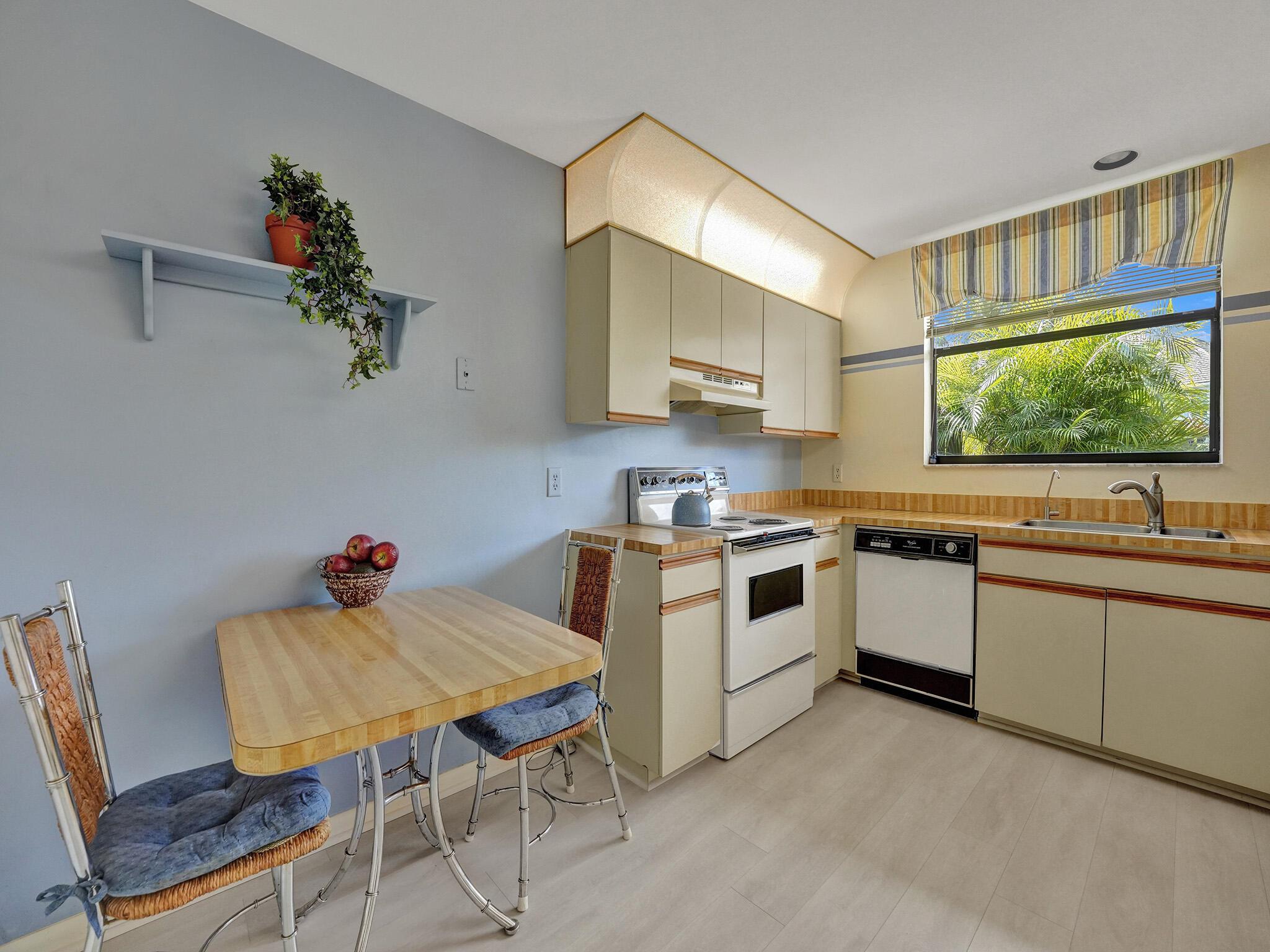 5859 Fox Hollow Drive E