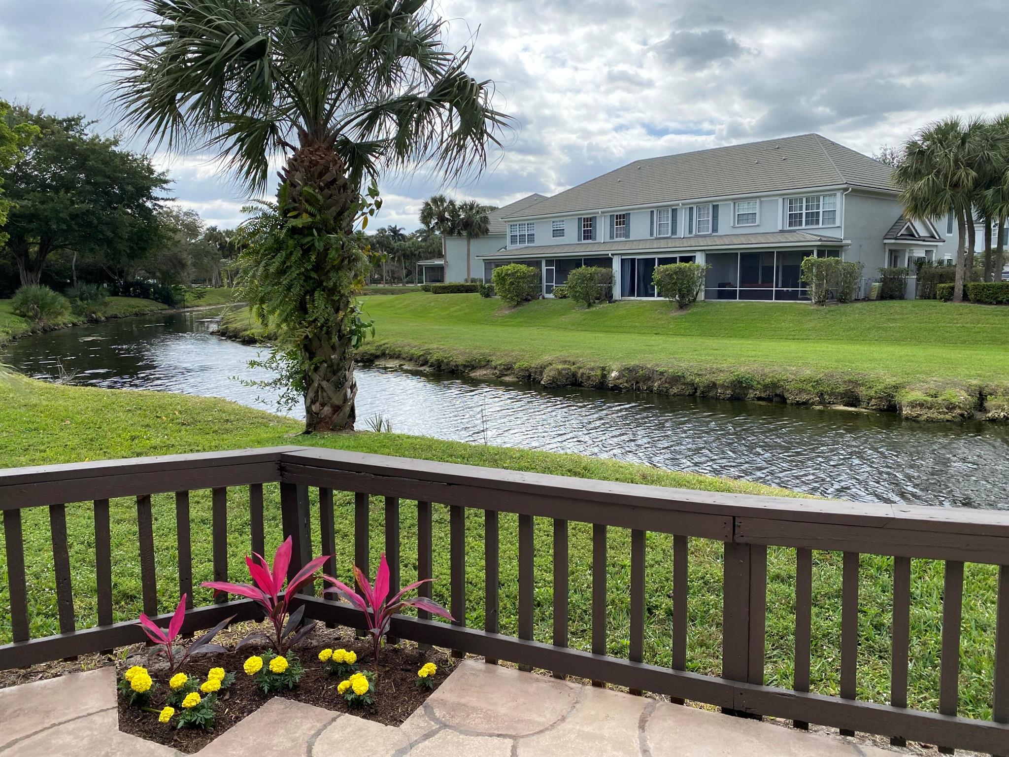 5859 Fox Hollow Drive E