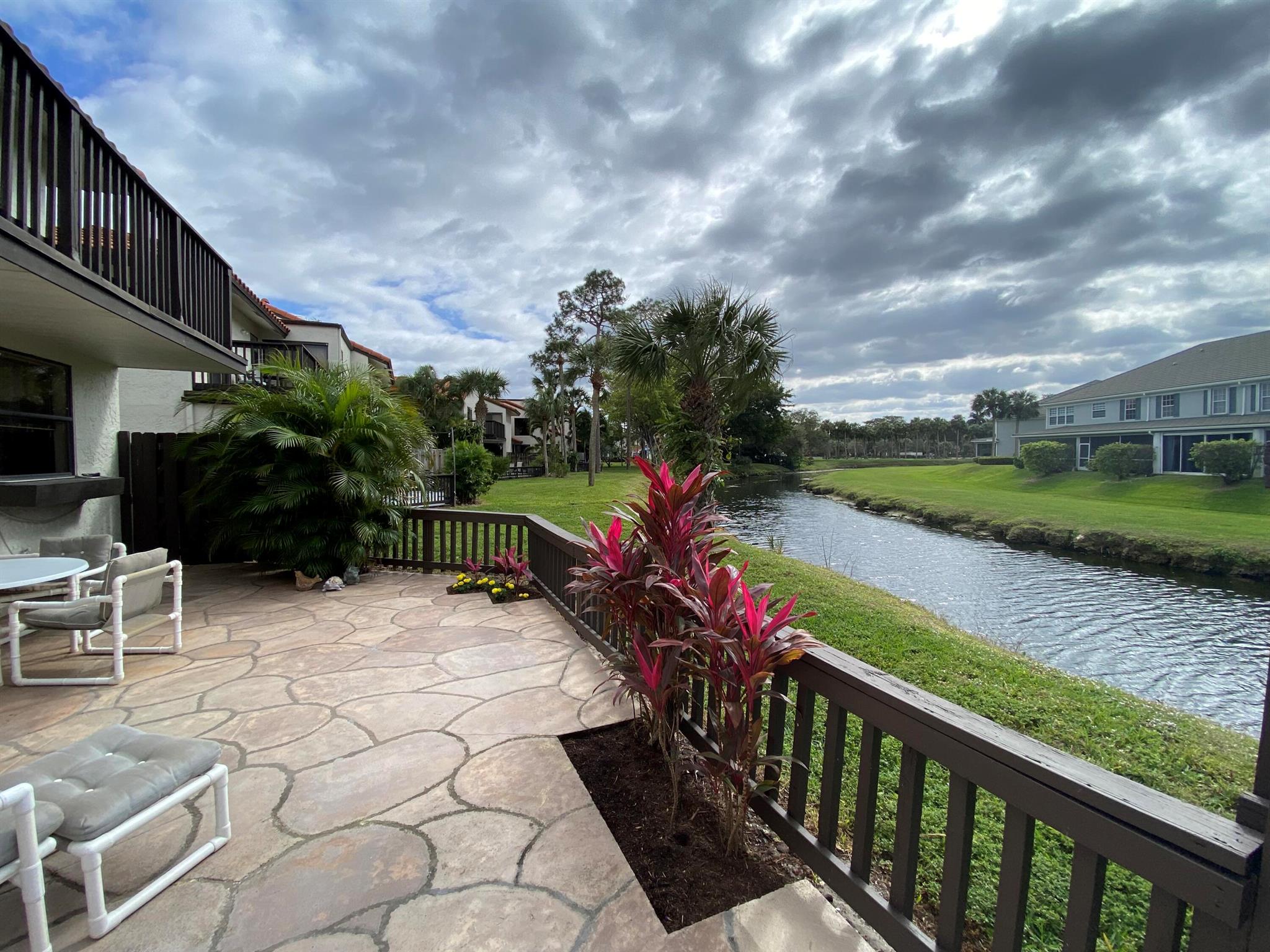 5859 Fox Hollow Drive E