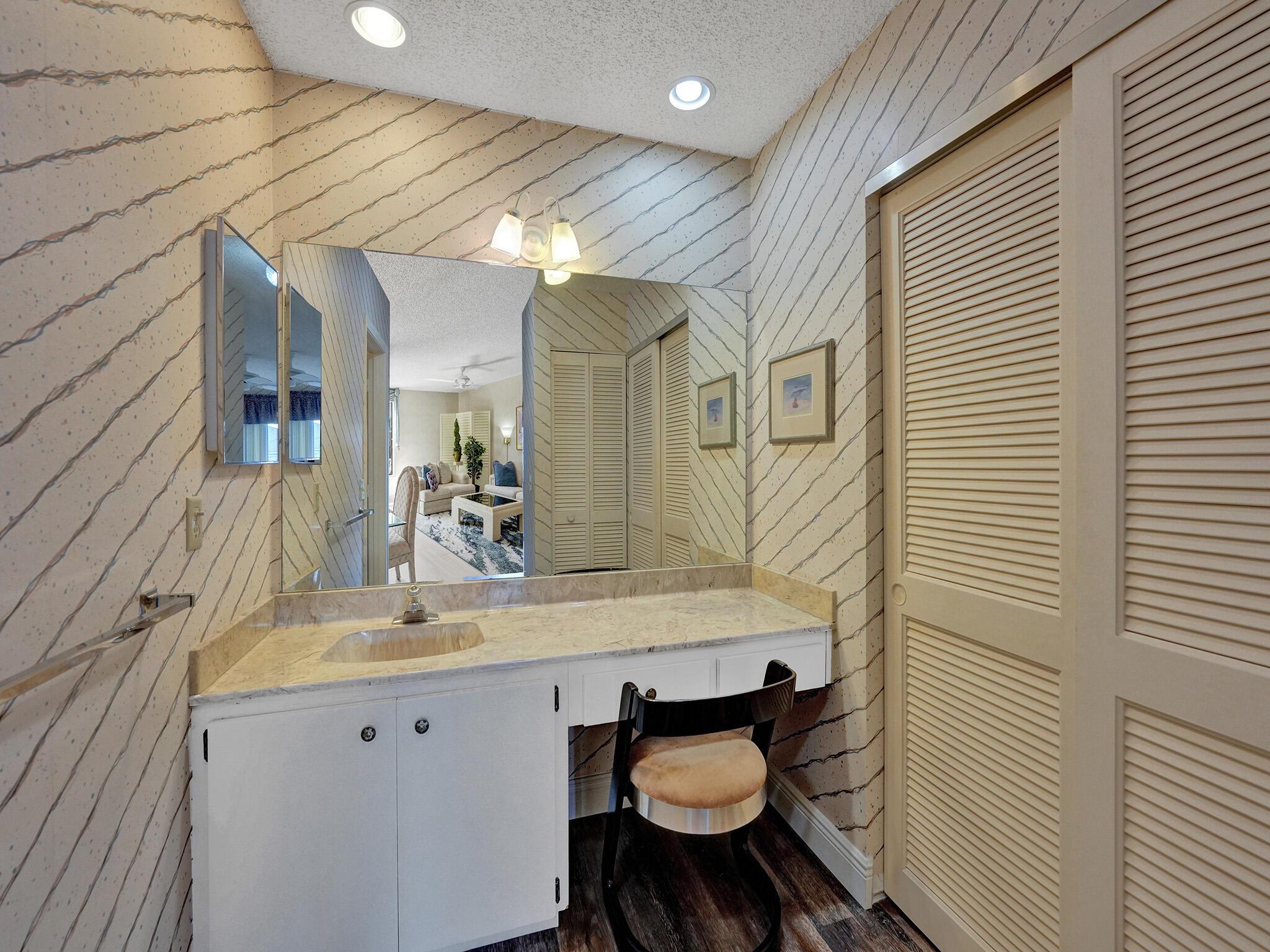 5859 Fox Hollow Drive E