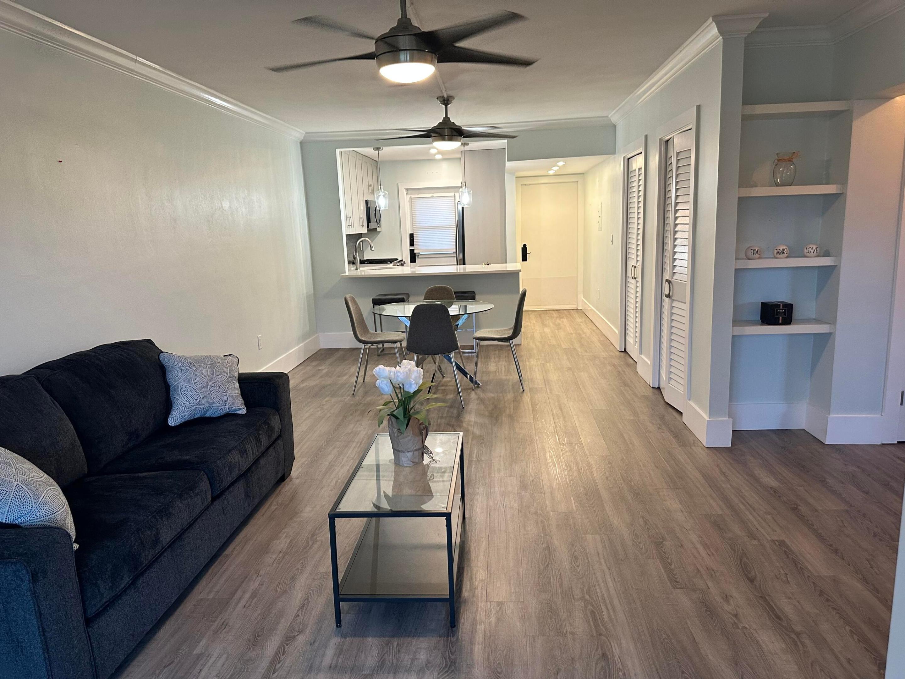 200 E Royal Palm Road 4080