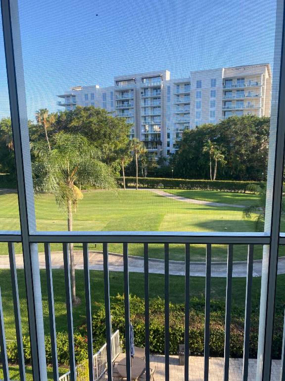 200 E Royal Palm Road 4080