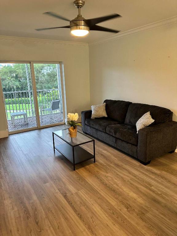 200 E Royal Palm Road 4080