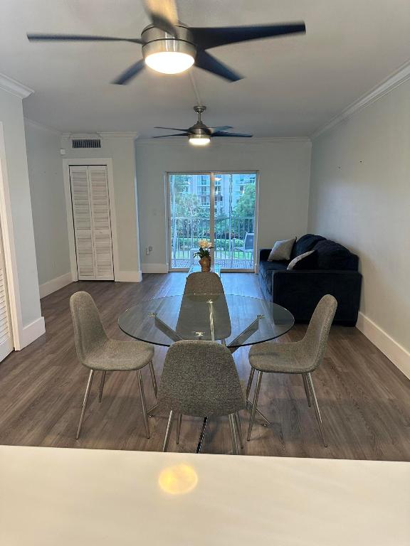 200 E Royal Palm Road 4080