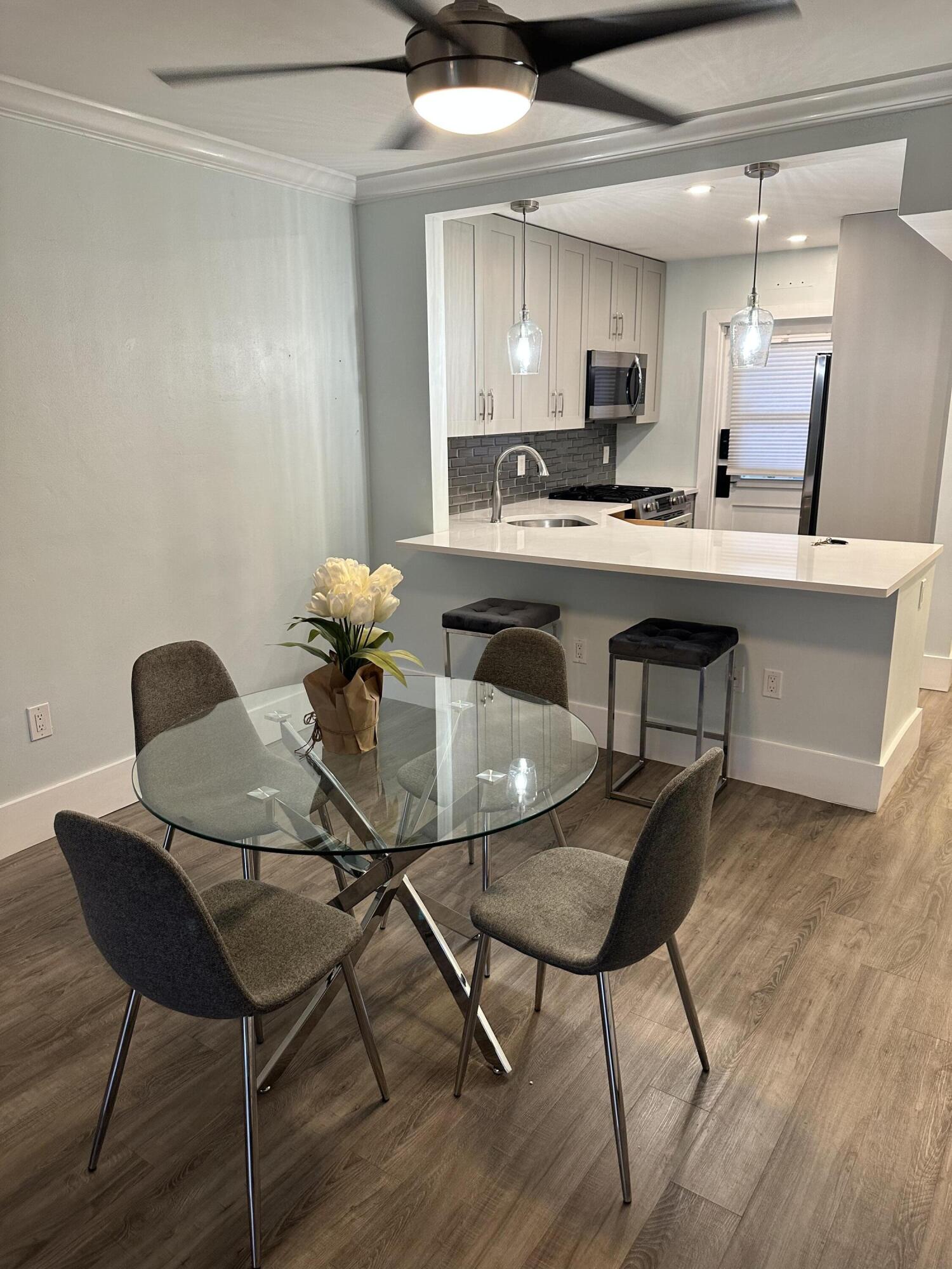 200 E Royal Palm Road 4080