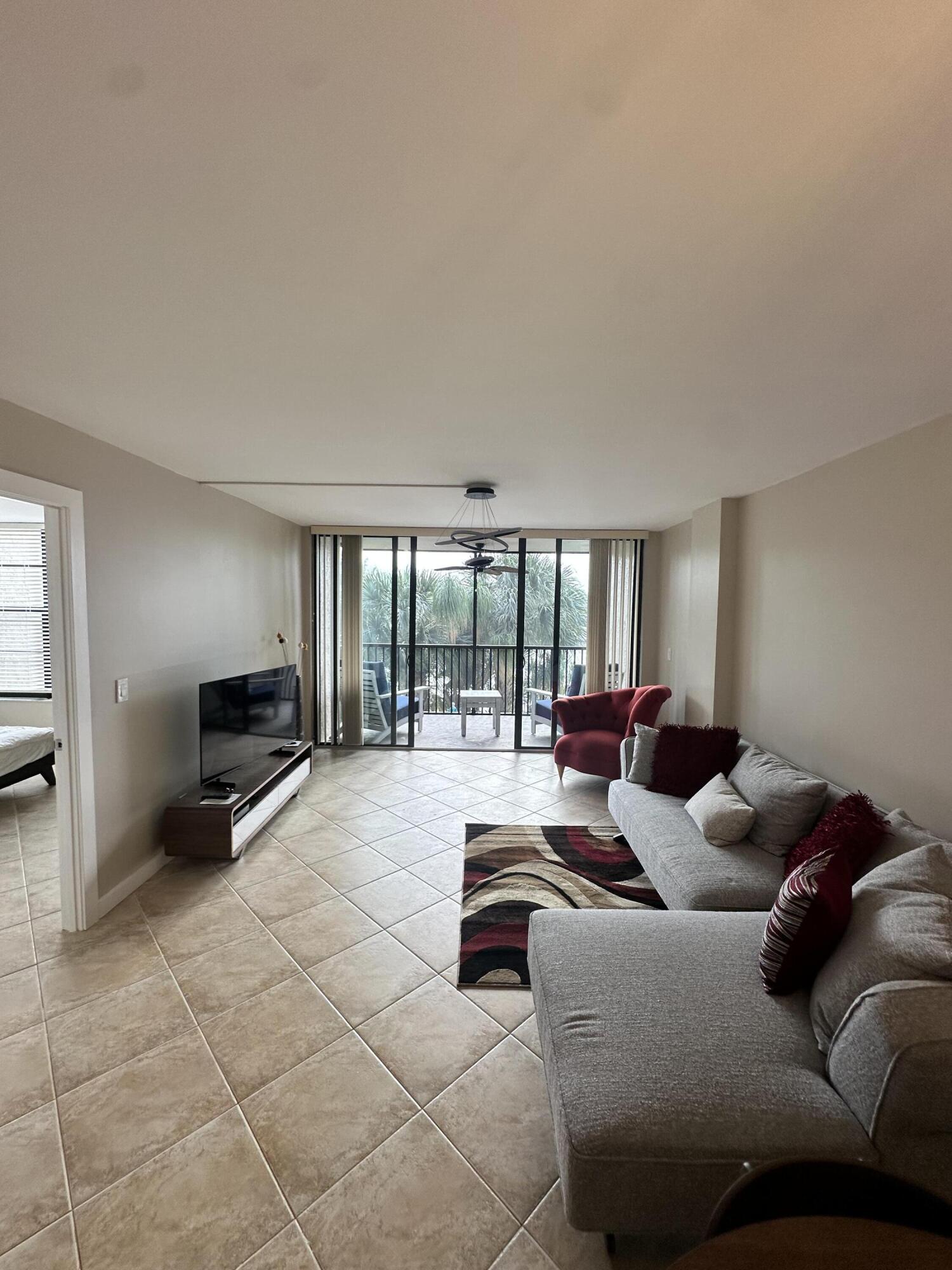 22 Royal Palm Way 2040