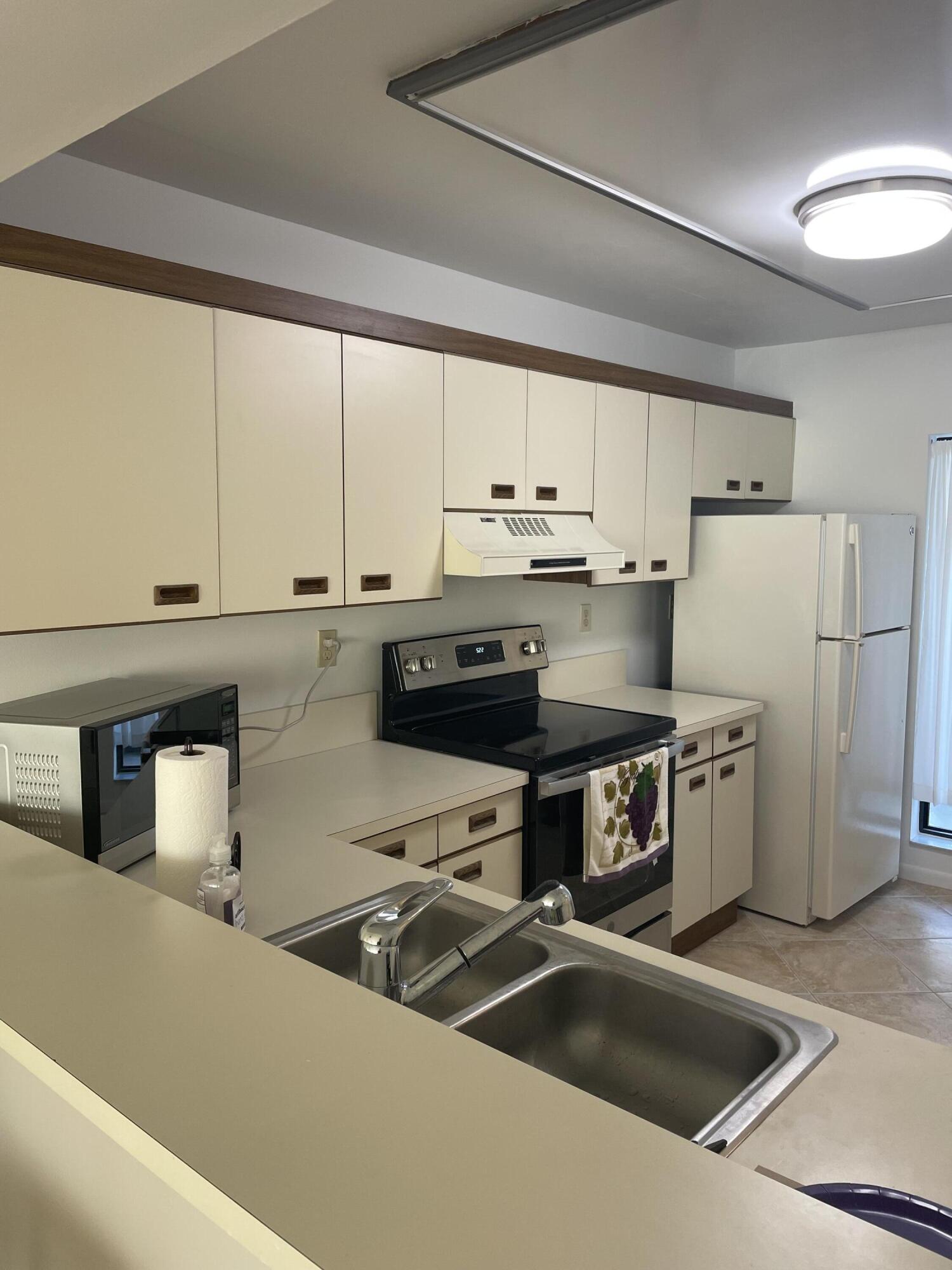 22 Royal Palm Way 2040