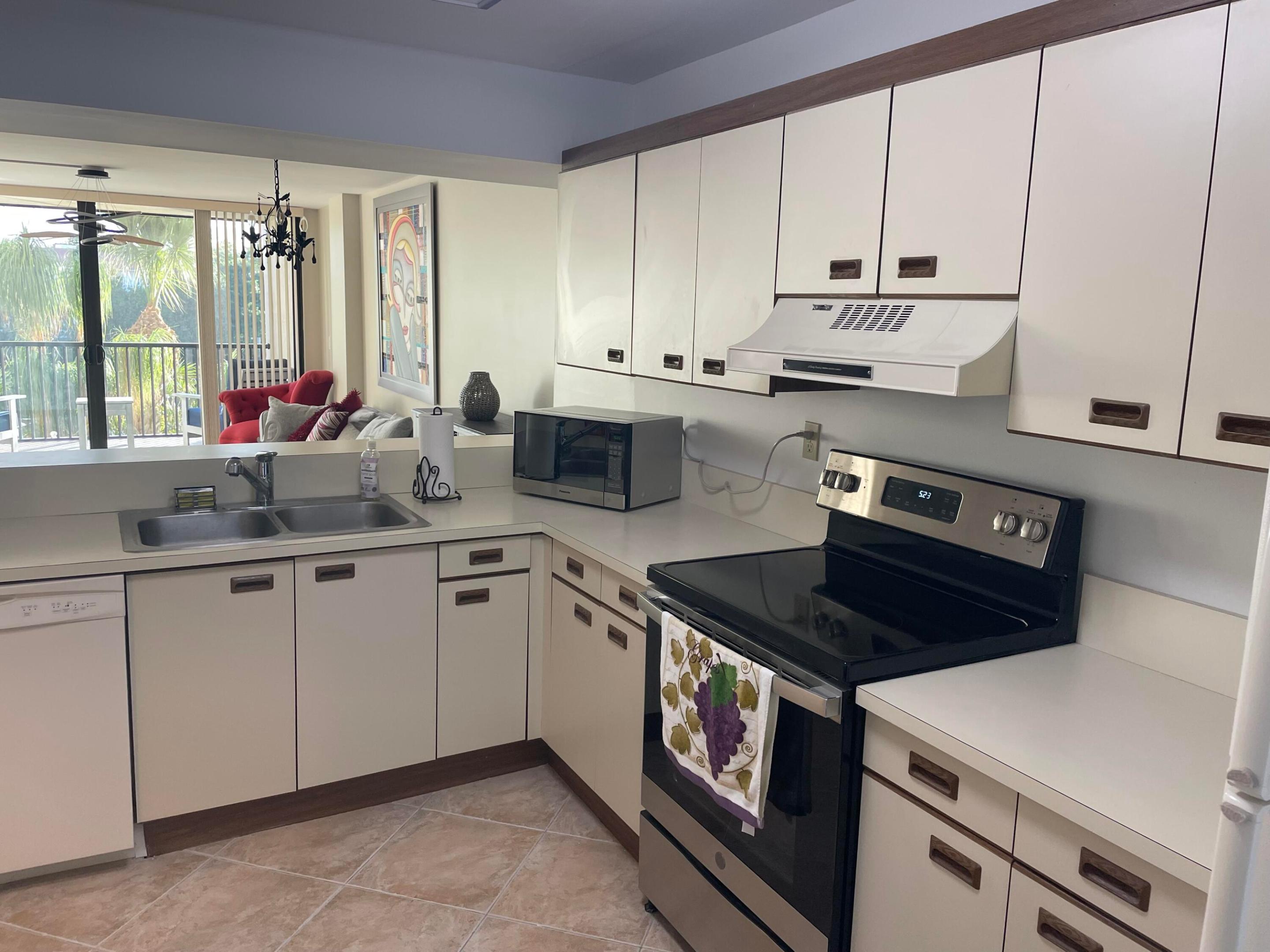 22 Royal Palm Way 2040