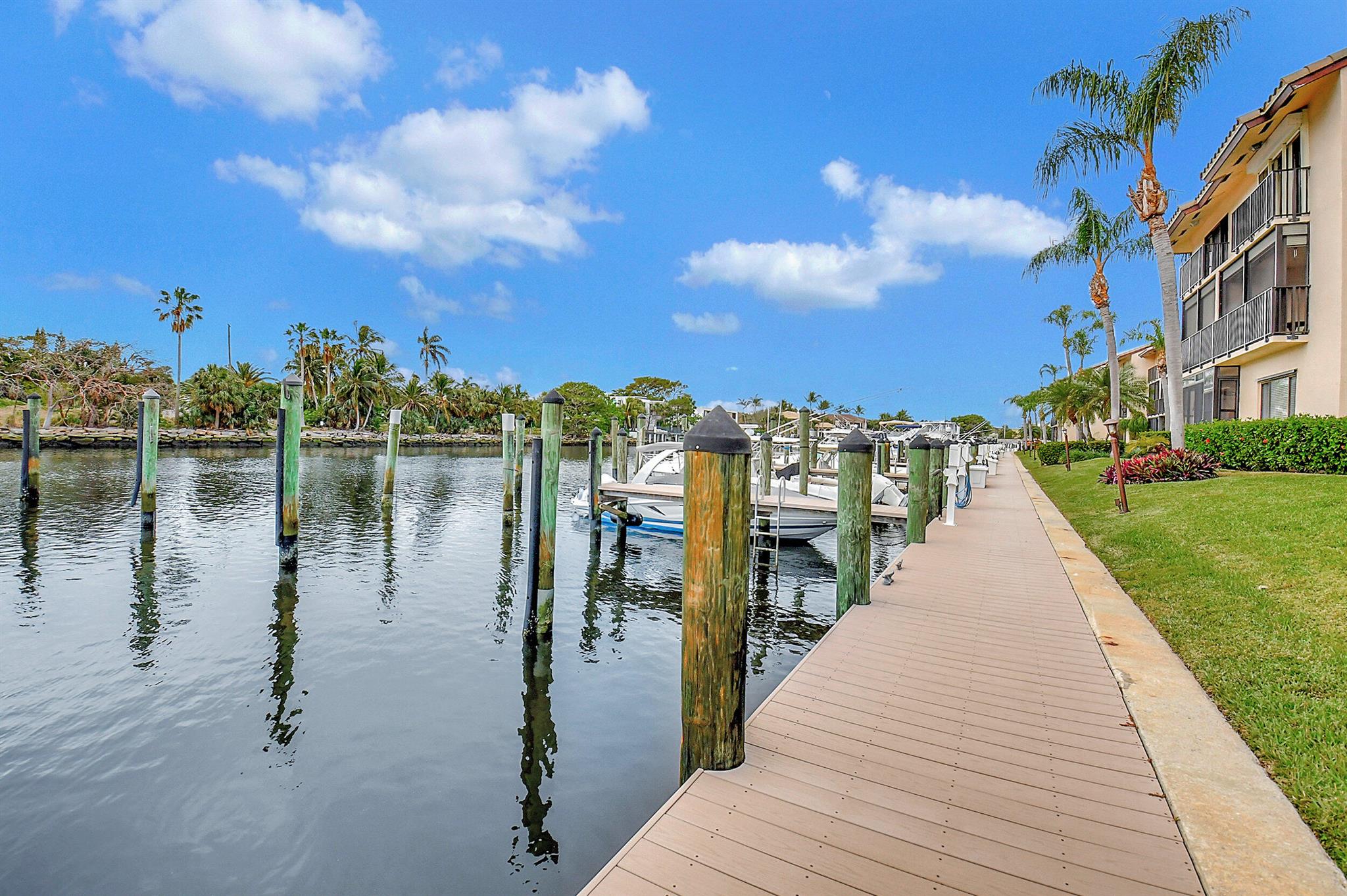 270 Captains Walk 3030