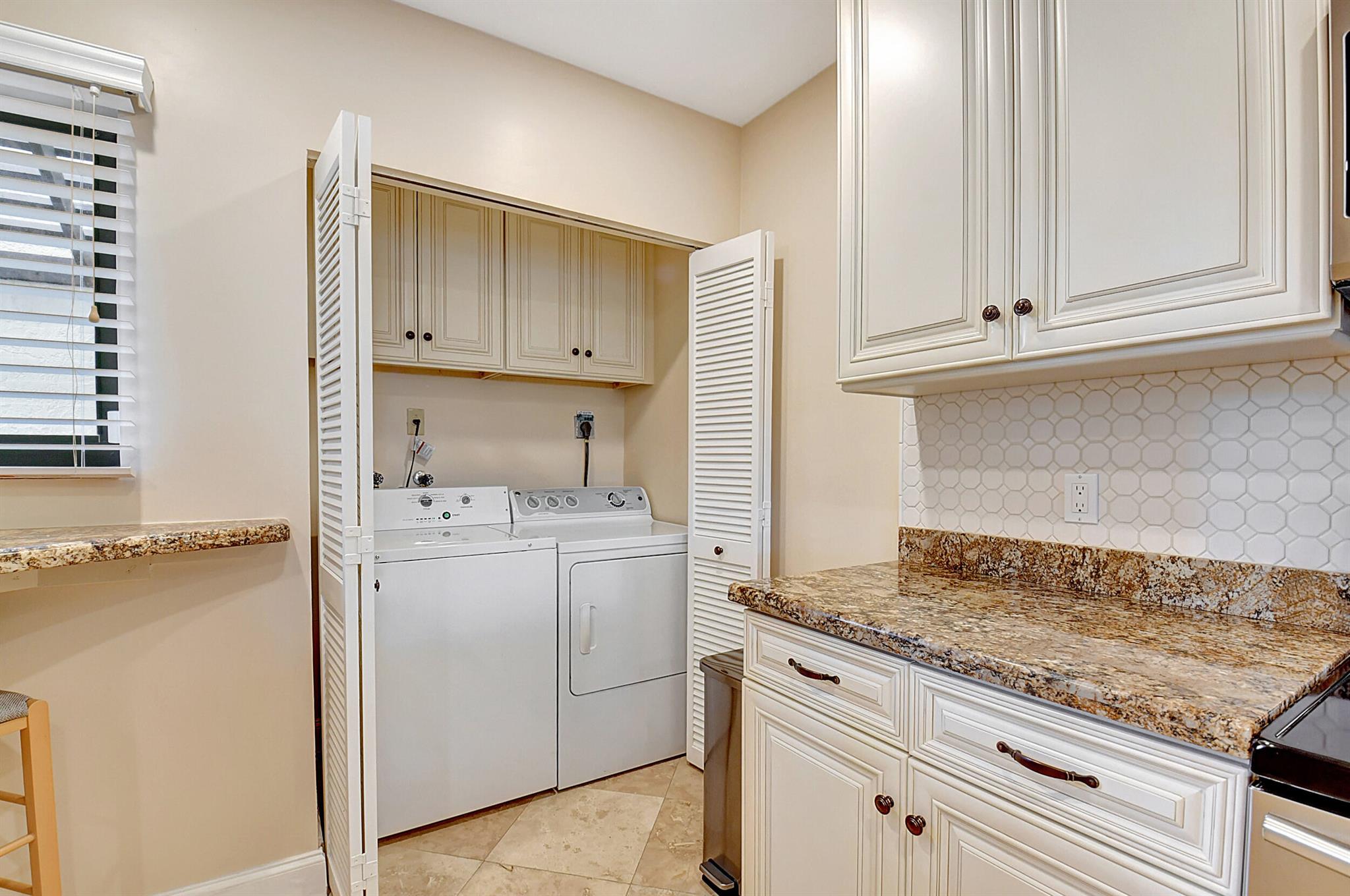 270 Captains Walk 3030