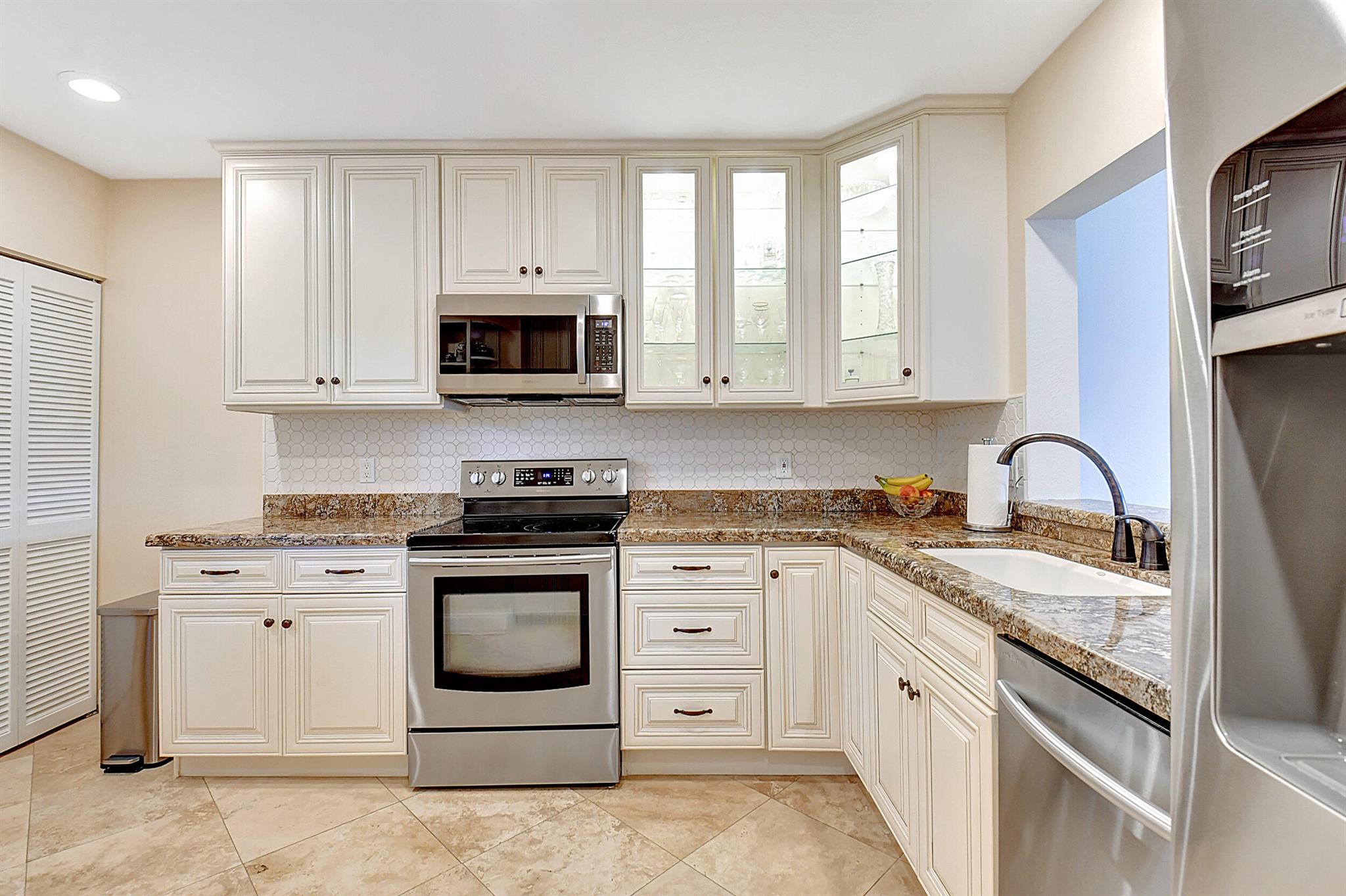 270 Captains Walk 3030