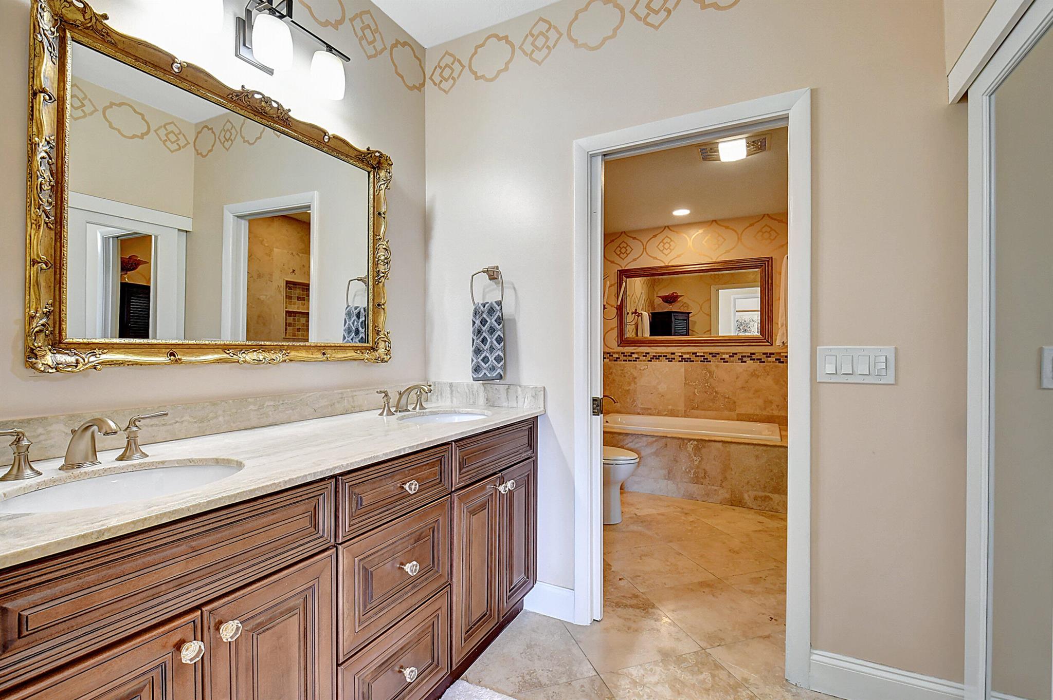 270 Captains Walk 3030