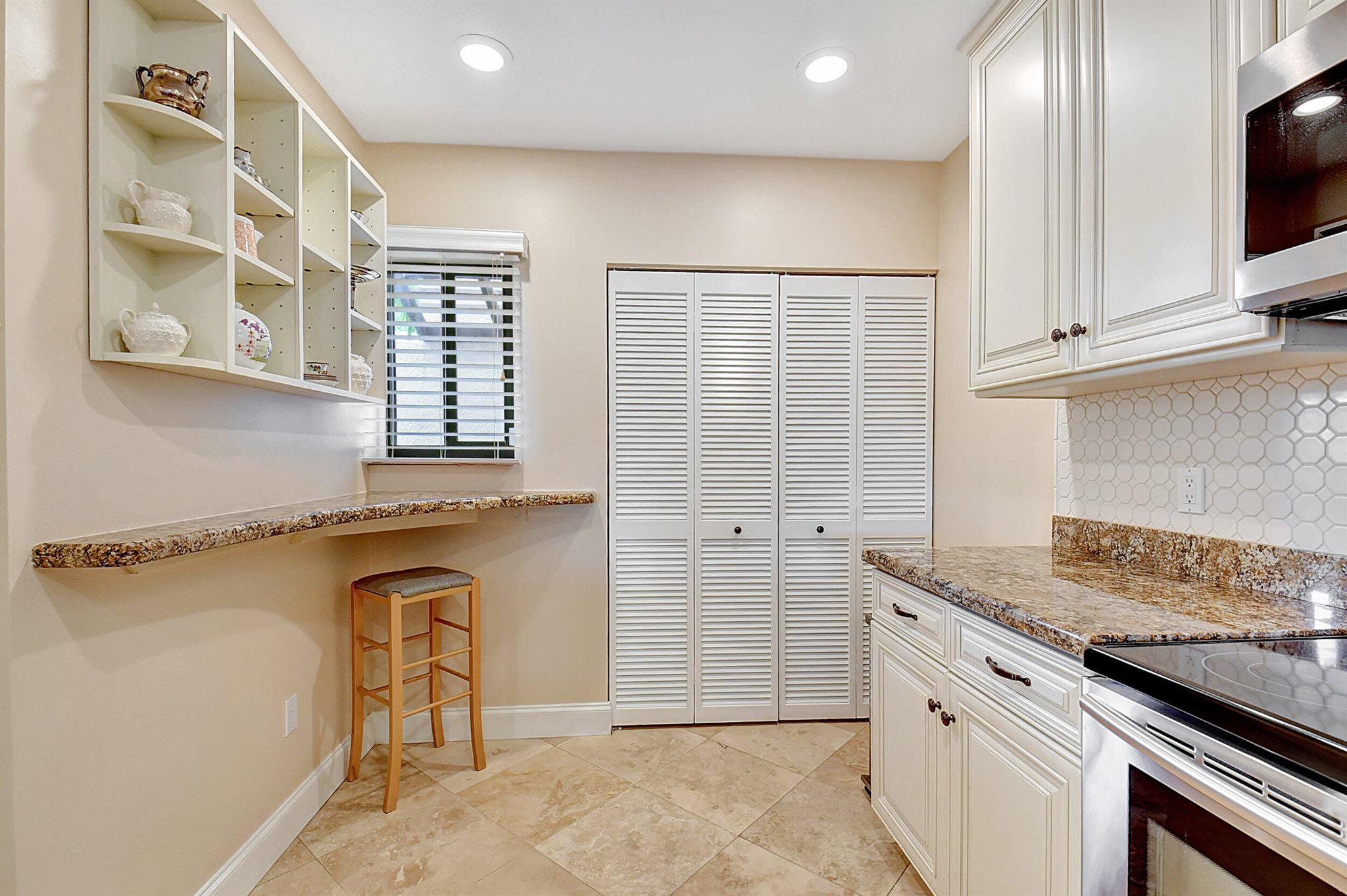 270 Captains Walk 3030