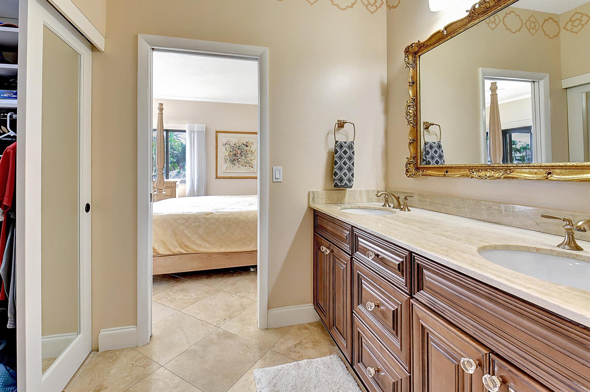 270 Captains Walk 3030