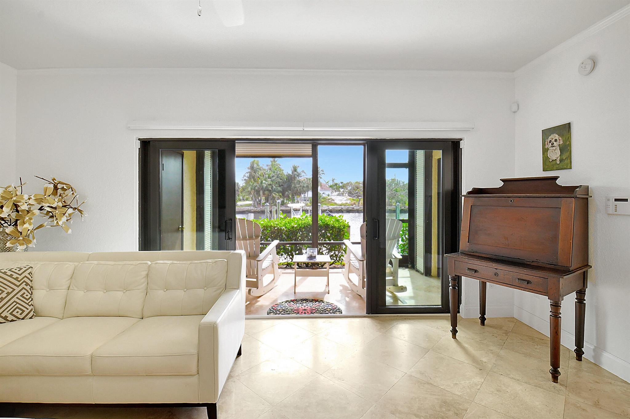 270 Captains Walk 3030