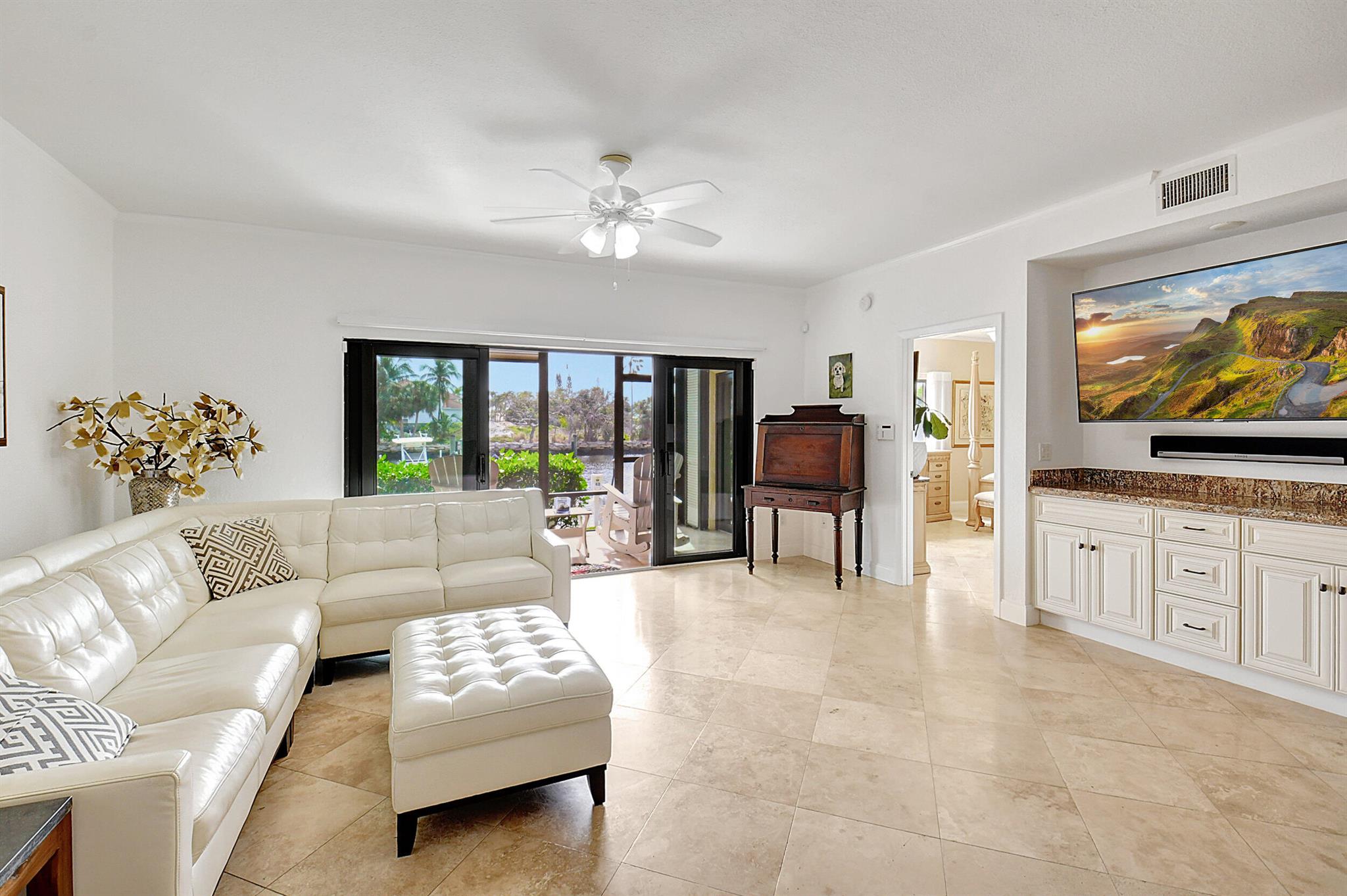 270 Captains Walk 3030