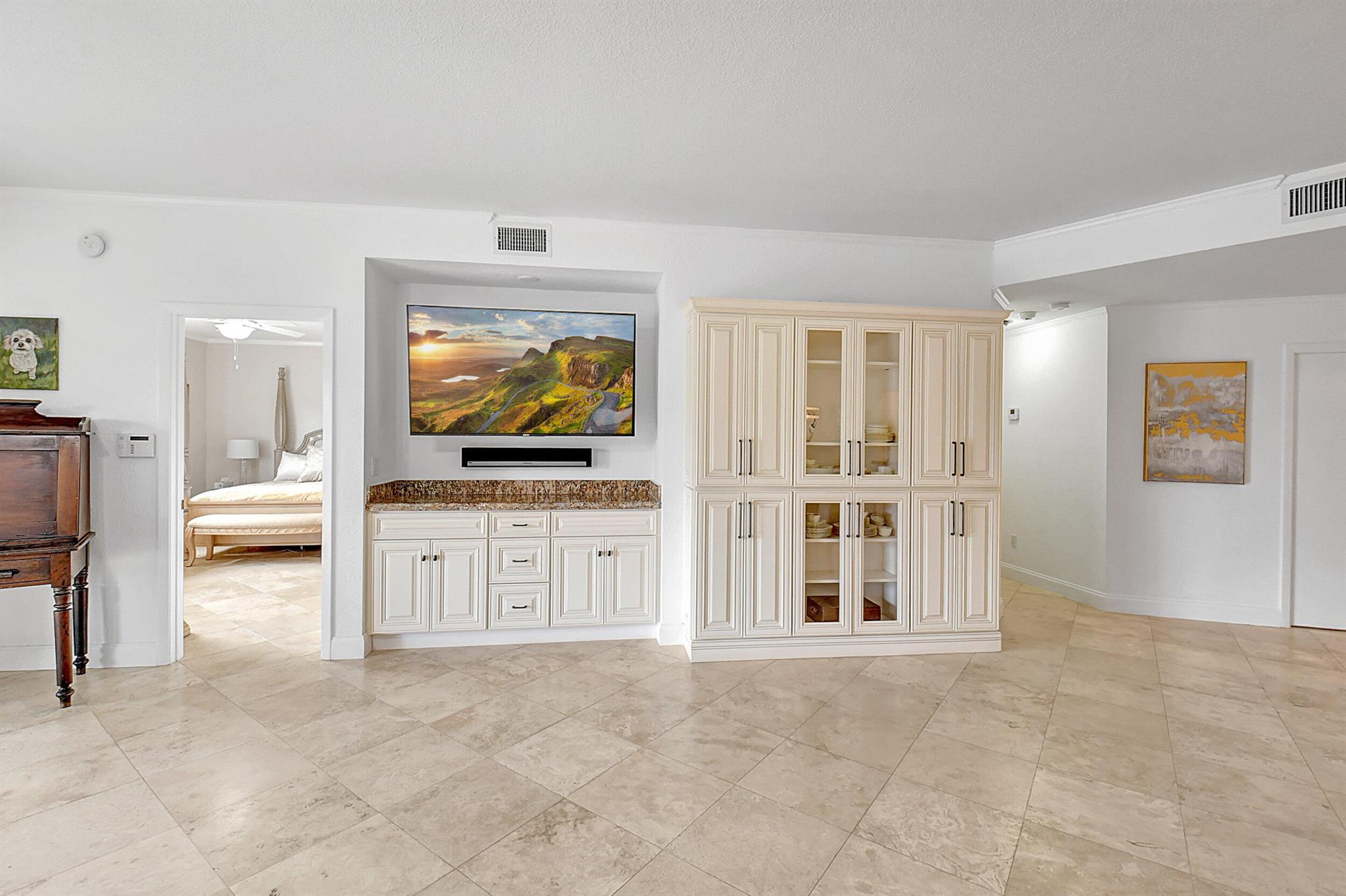 270 Captains Walk 3030