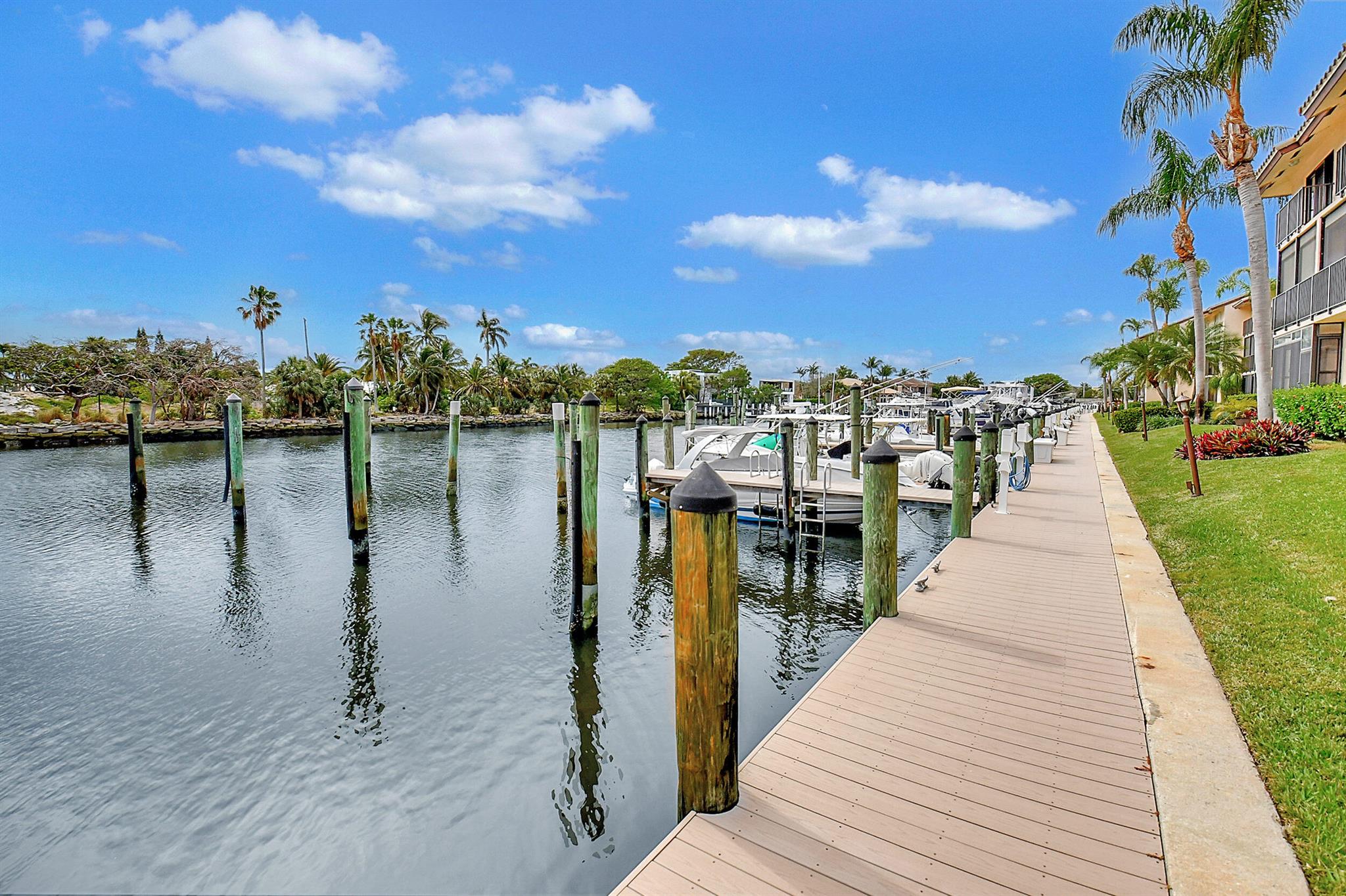 270 Captains Walk 3030