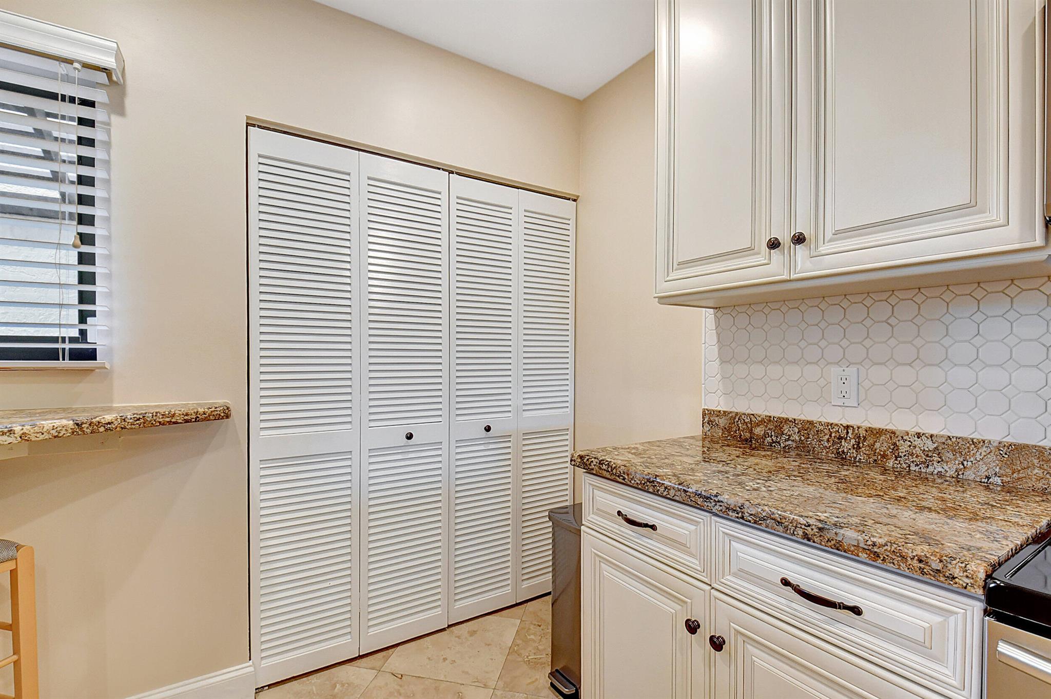 270 Captains Walk 3030