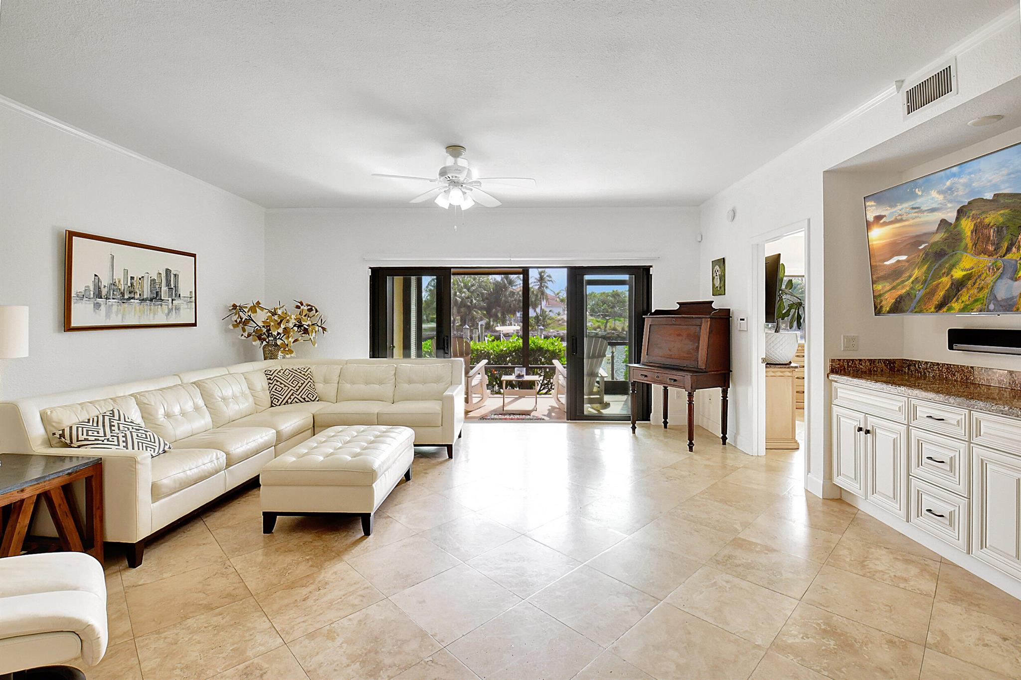 270 Captains Walk 3030