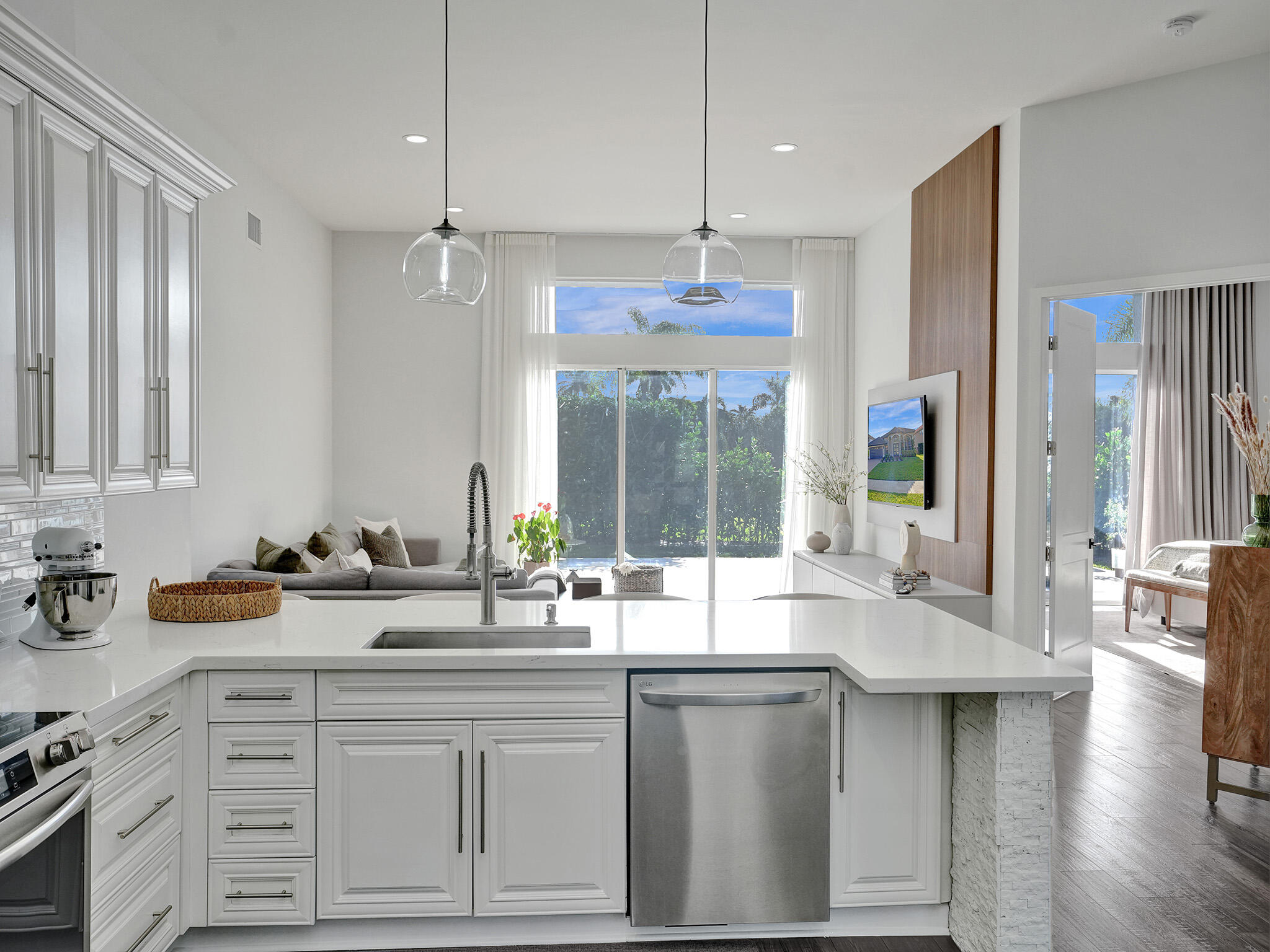 10677 St Thomas Drive