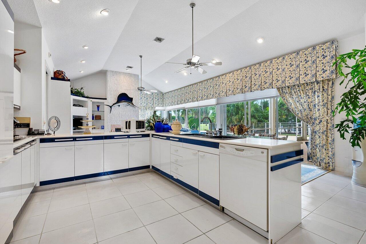 4816 Bocaire Boulevard