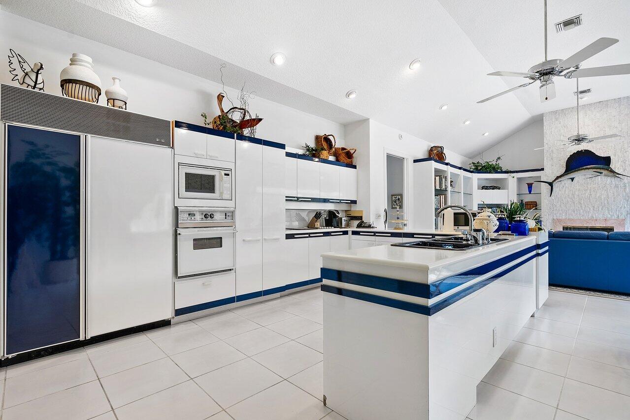 4816 Bocaire Boulevard