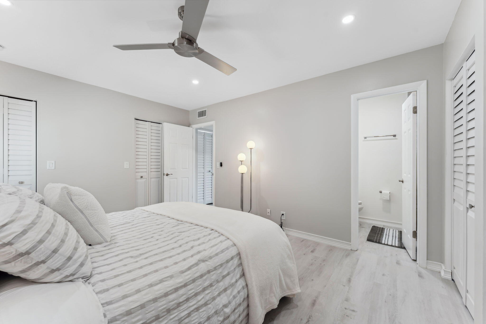 4201 S Ocean Boulevard M4