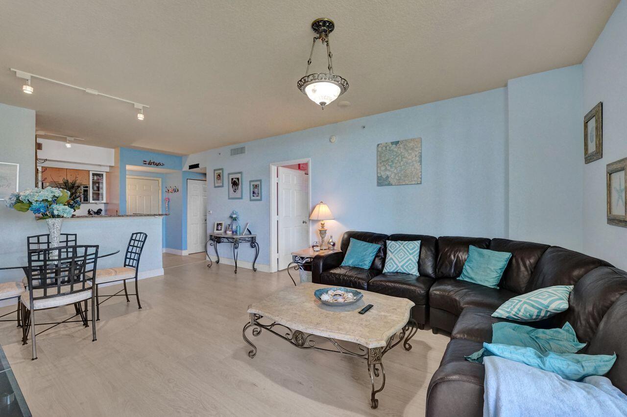 700 E Boulevard 304
